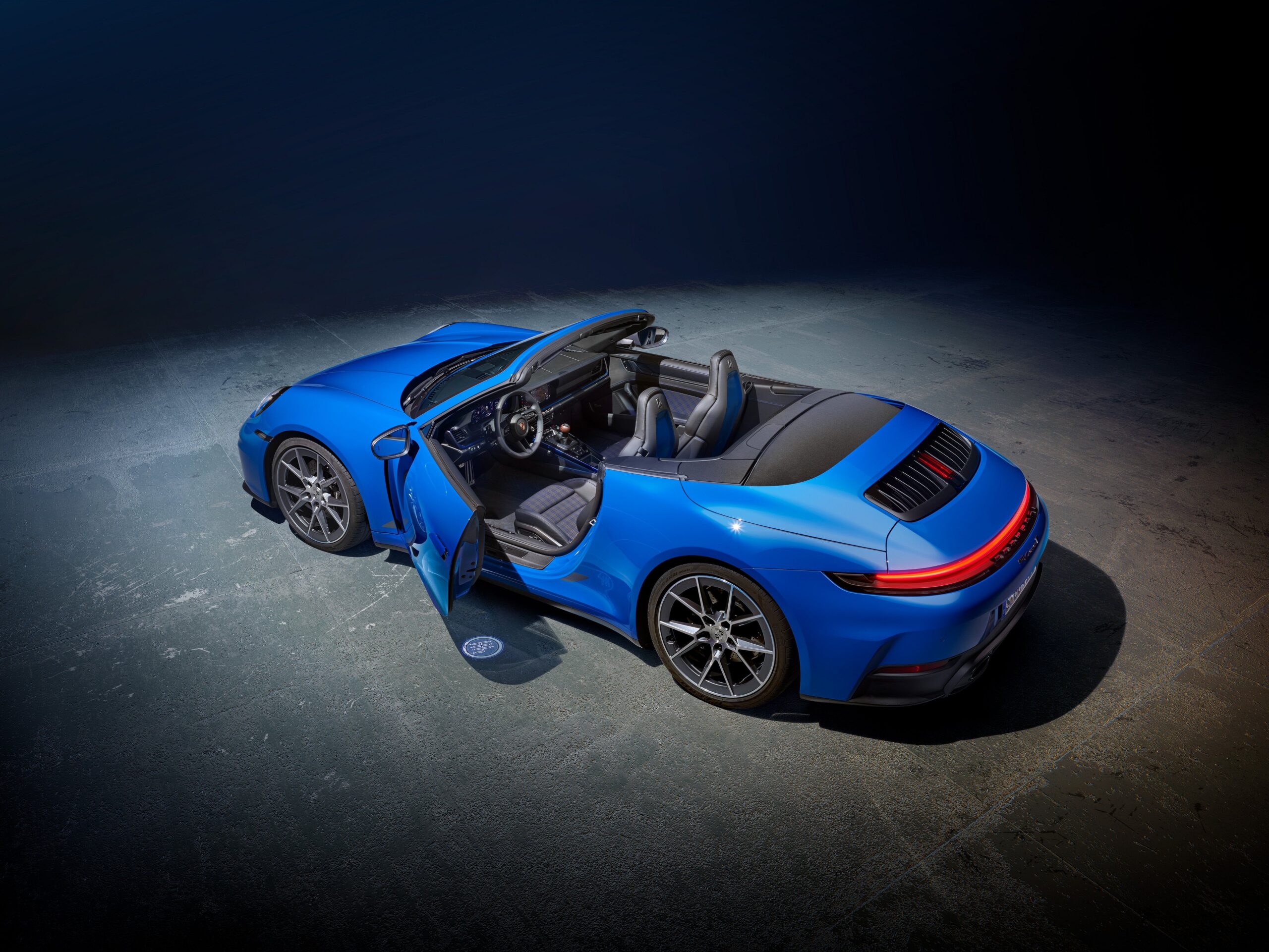 View Photos of the 2025 Porsche 911 Carrera T
