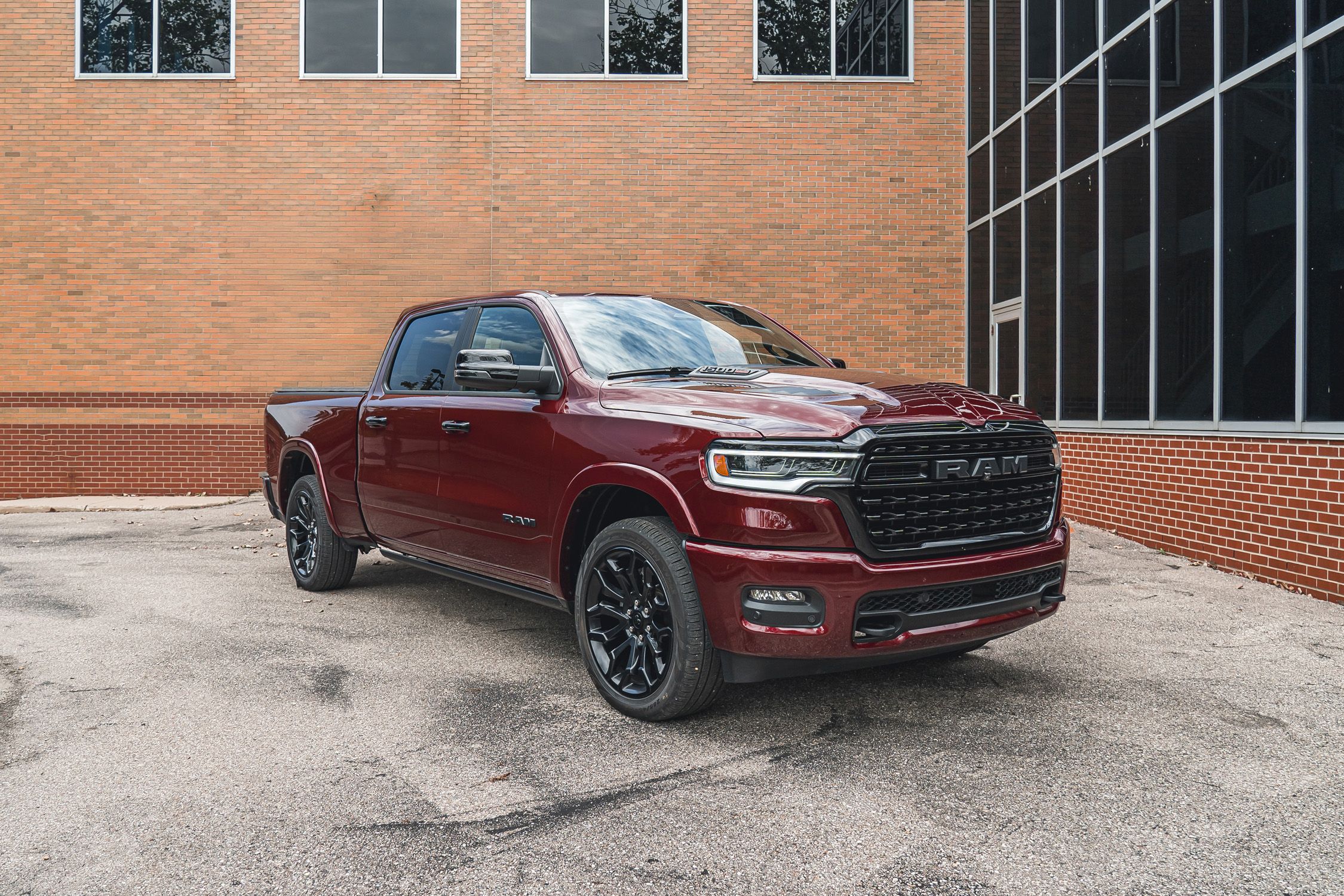 View Exterior Photos of the 2025 Ram 1500 Limited Crew Cab 4×4