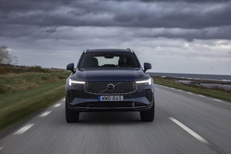 2025 Volvo XC90 Freshens Up for a Few More Rounds