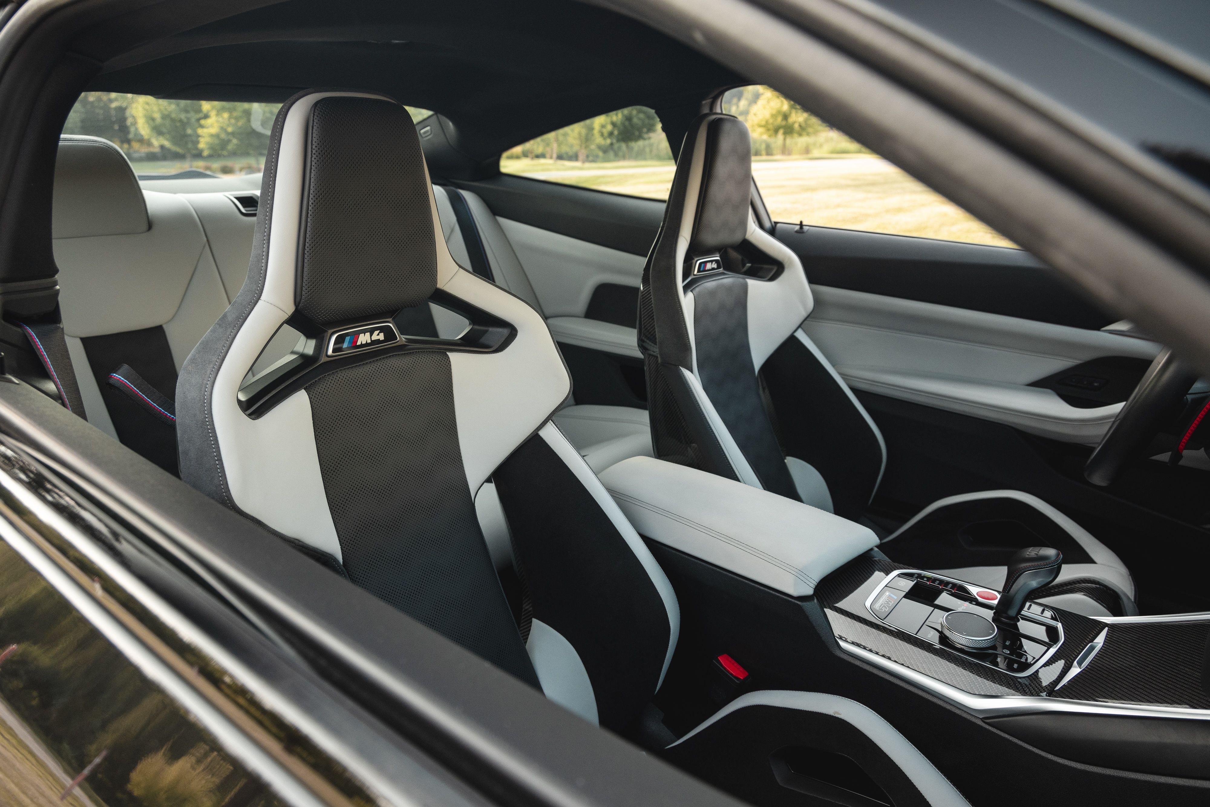 View Interior Photos of the CarBahn CB3 BMW M4 Competition xDrive