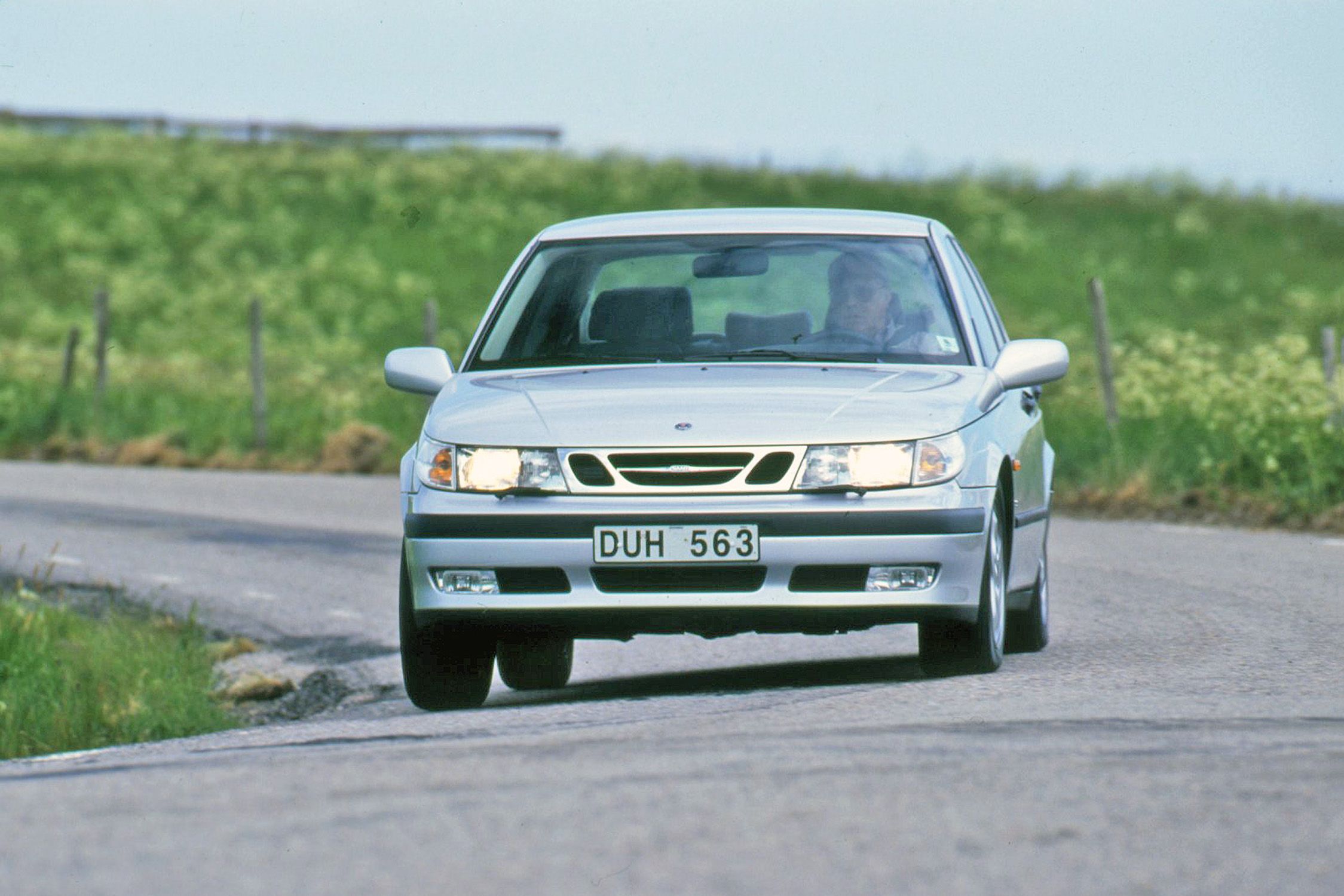 View Photos of the 1999 Saab 9-5