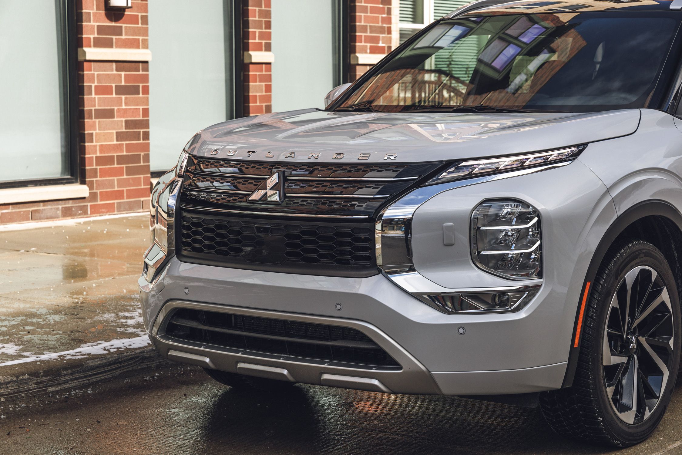 Report: Mitsubishi Is Planning to Launch an Electric SUV in 2026