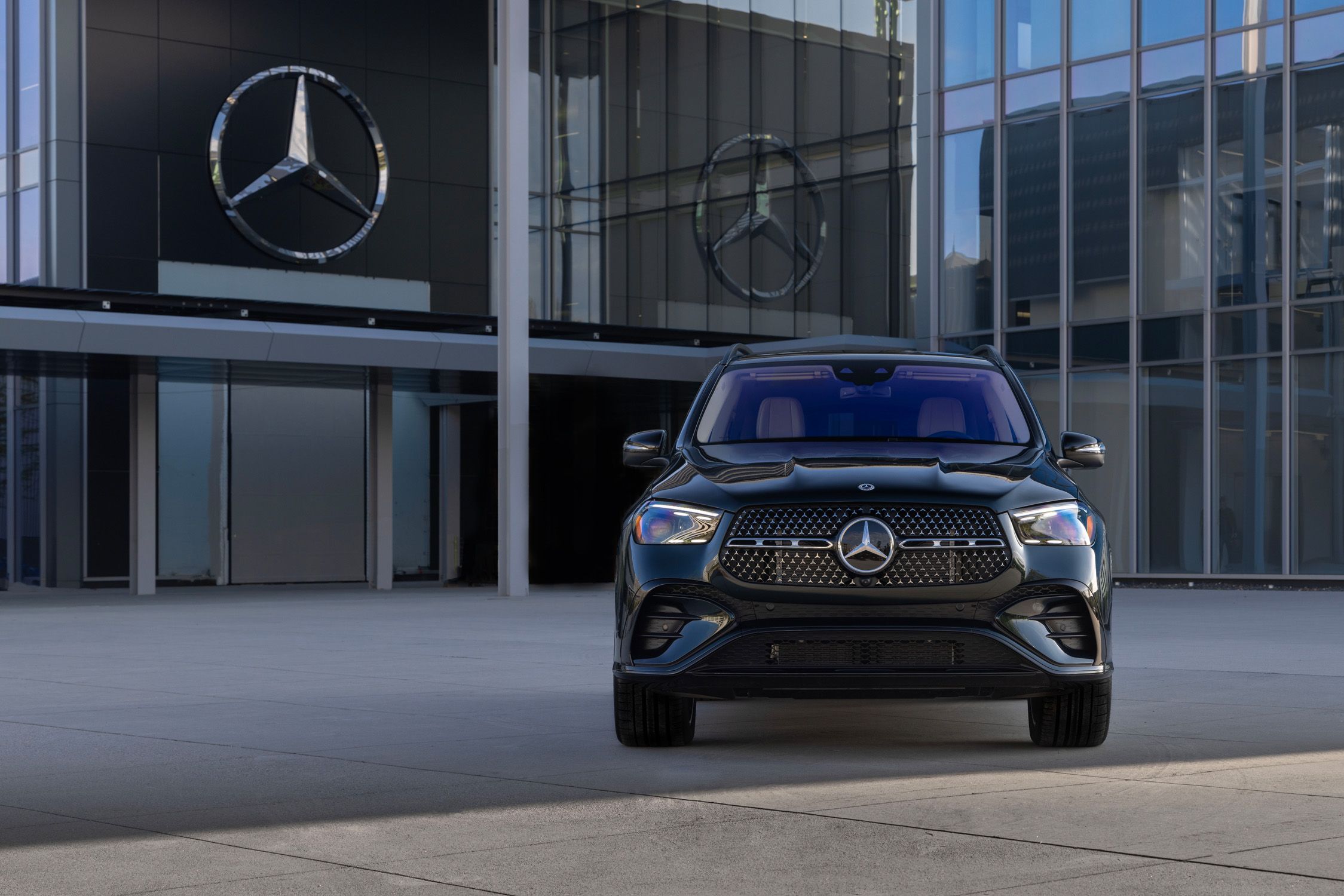View Exterior Photos of the 2024 Mercedes-Benz GLE450