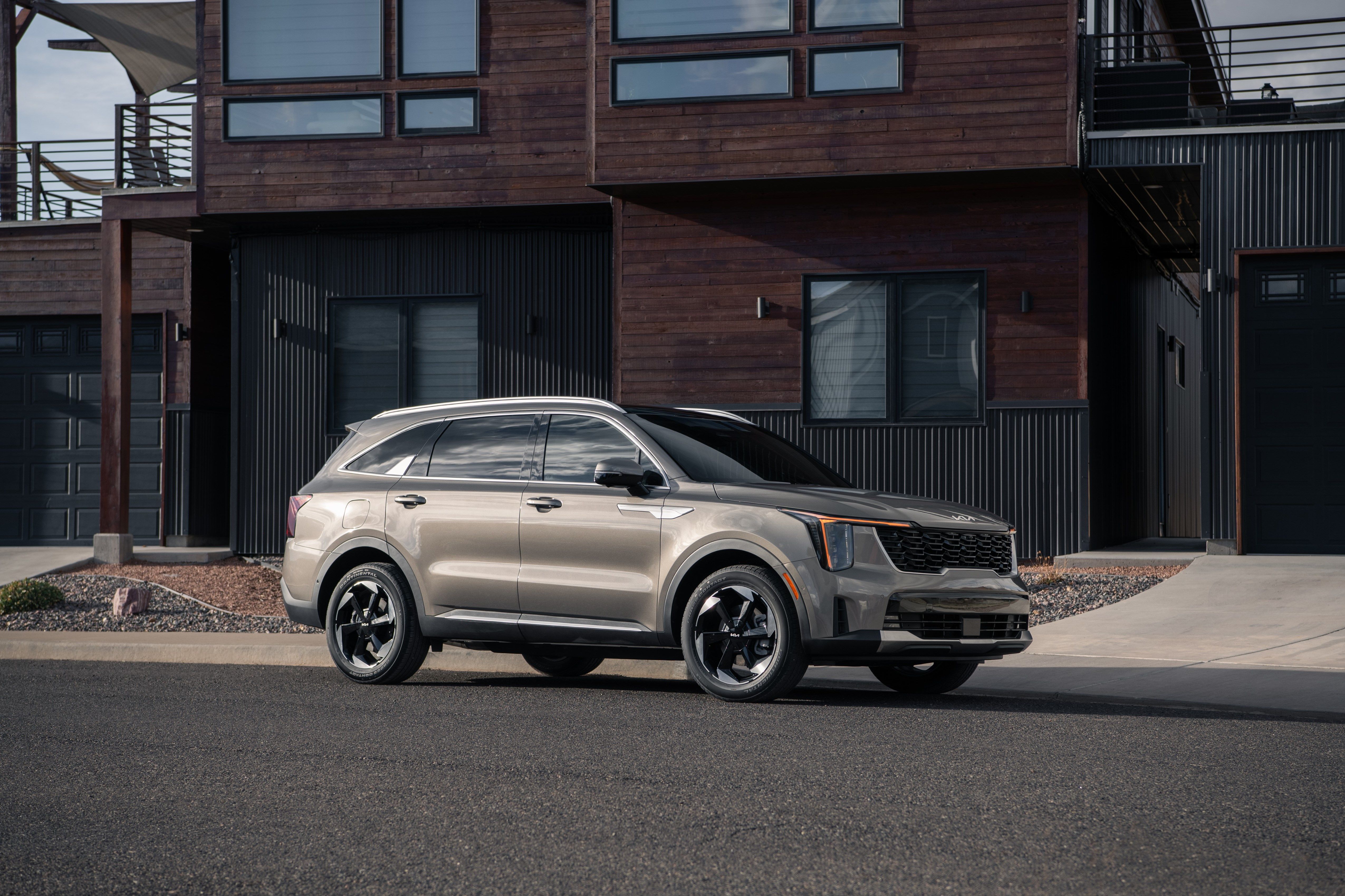 74,000 Kia Sorento Models Recalled for Headlight, Taillight Failure