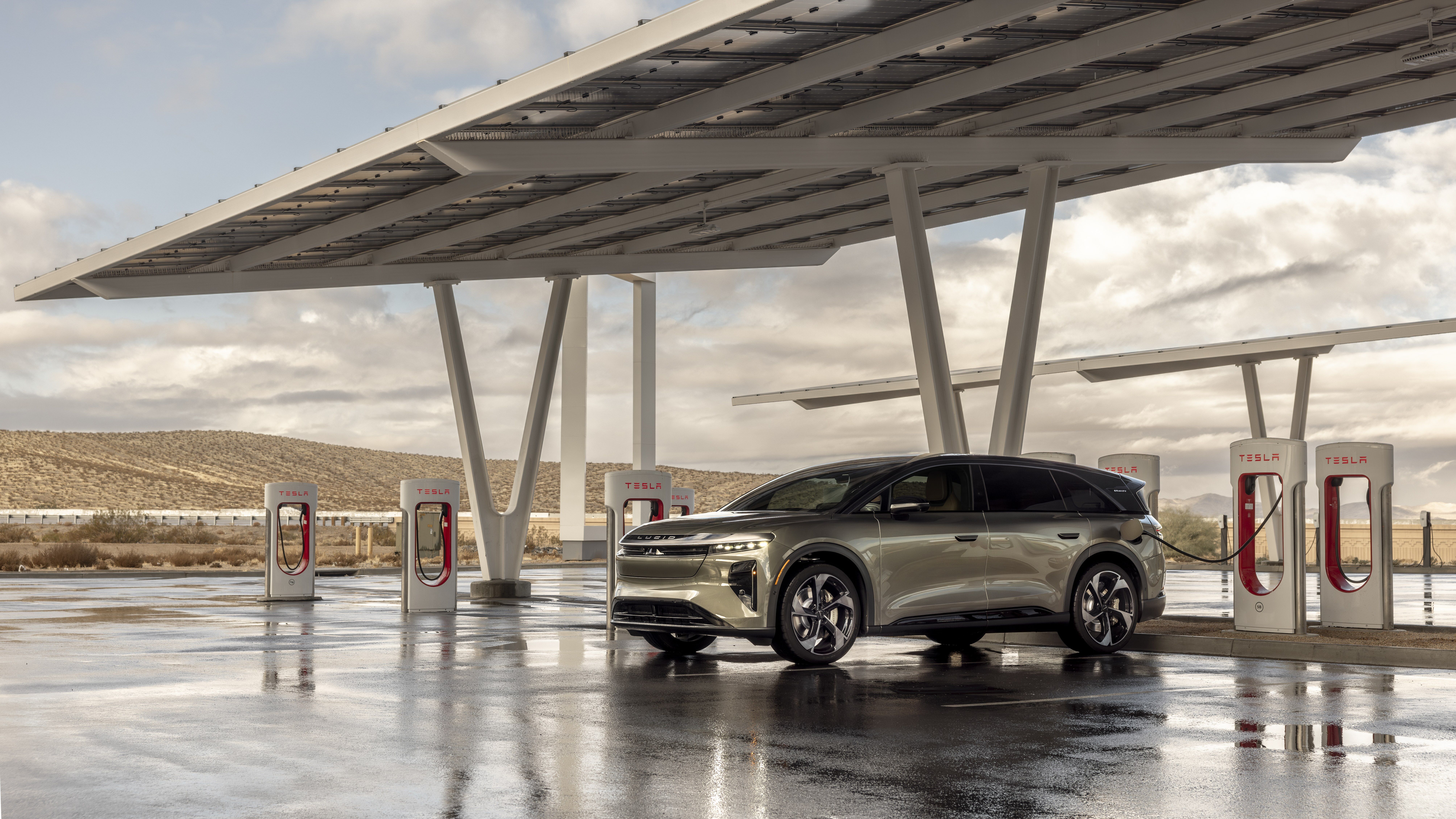 2025 Lucid Gravity Gets Standard NACS Charge Port, but the Air Has to Wait