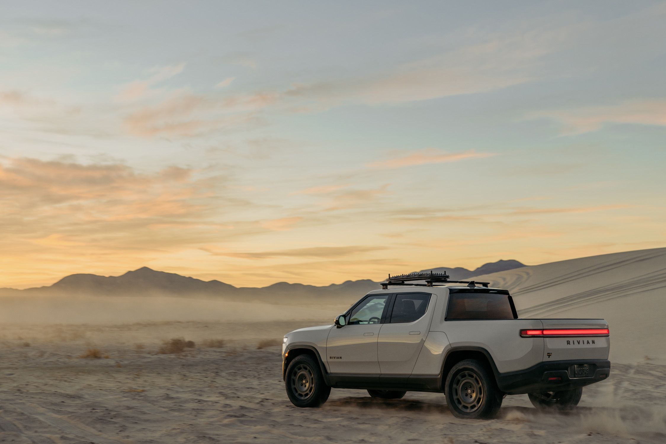 2025 Rivian R1T and R1S California Dune Editions Look Fit for the Desert
