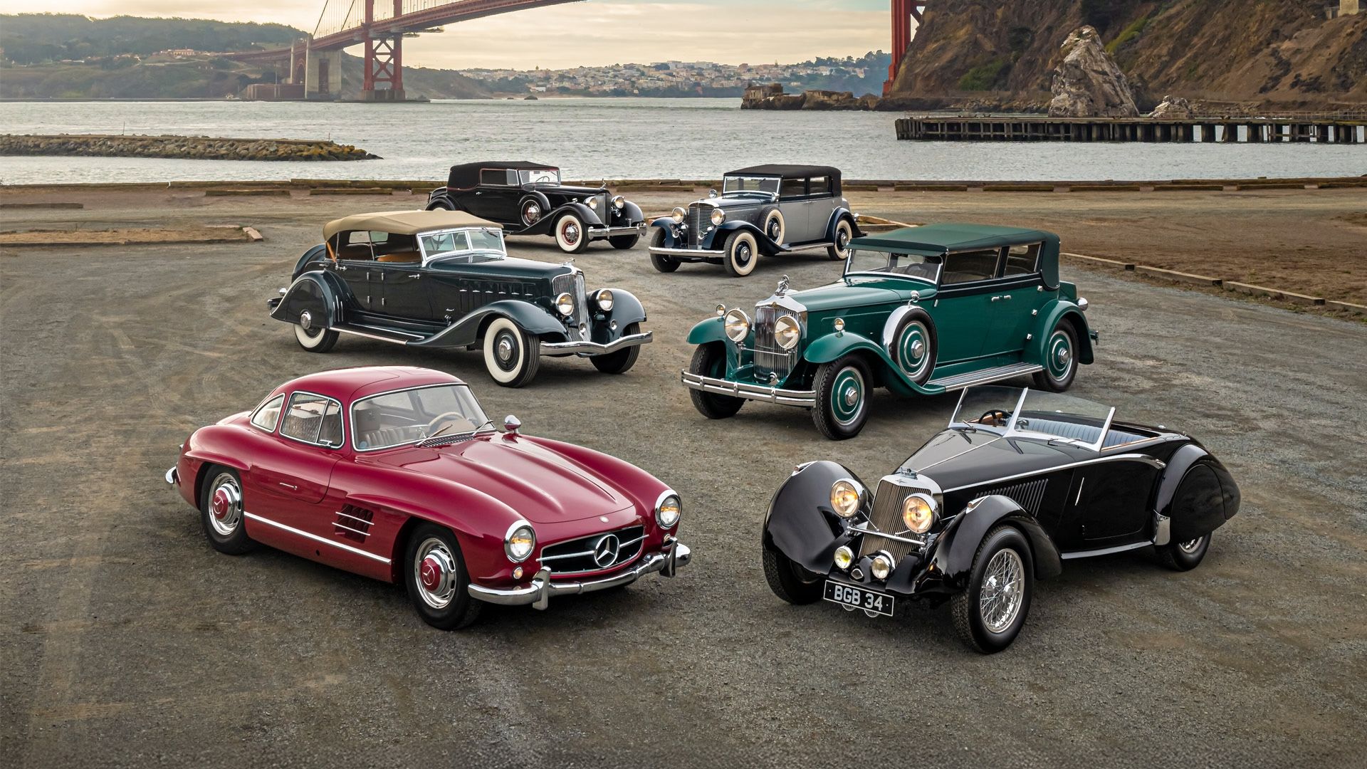 Mercedes 300SL Gullwing Among Classic Cars at Art Academy Auction
