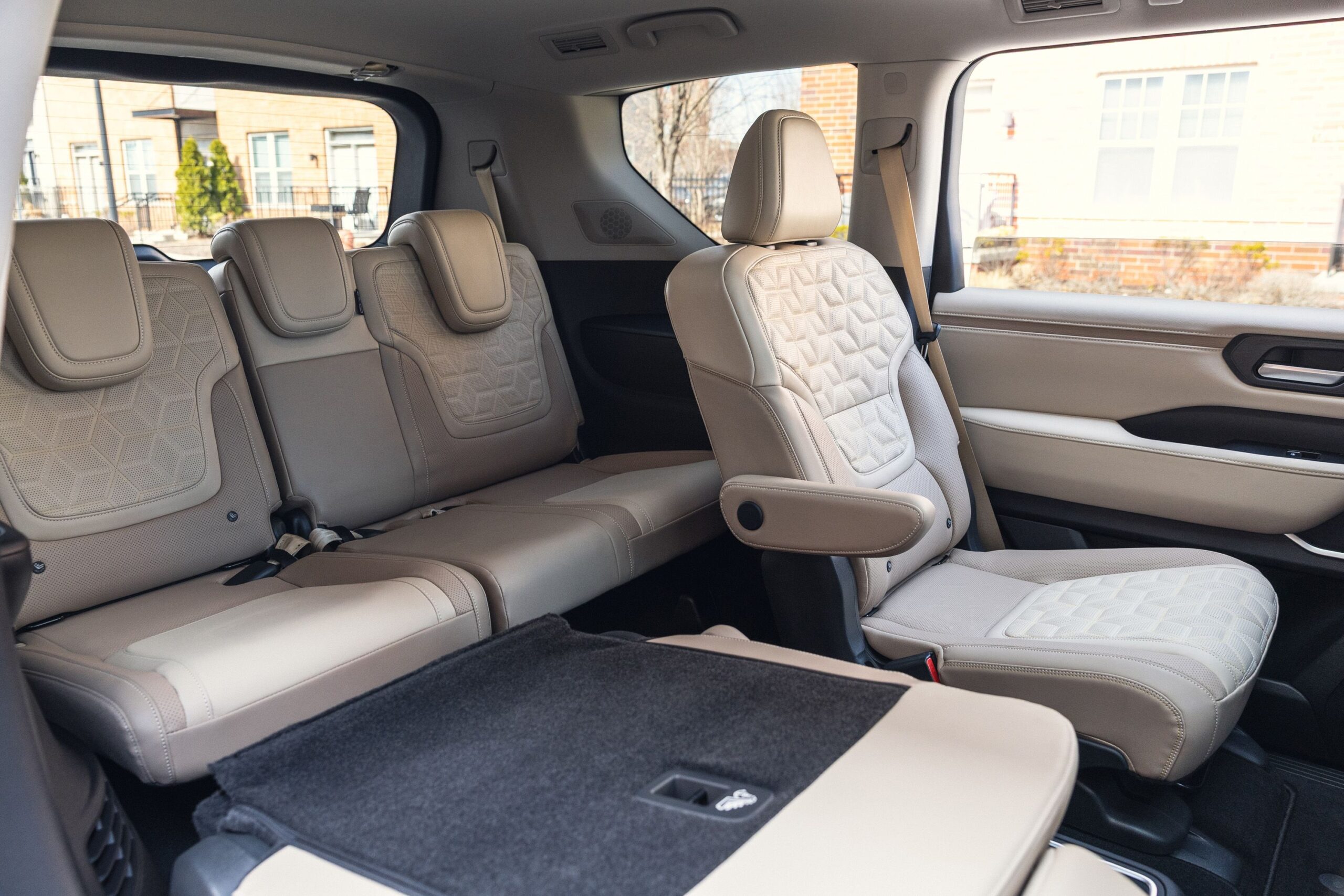 View Interior Photos of the 2025 Nissan Armada Platinum Reserve