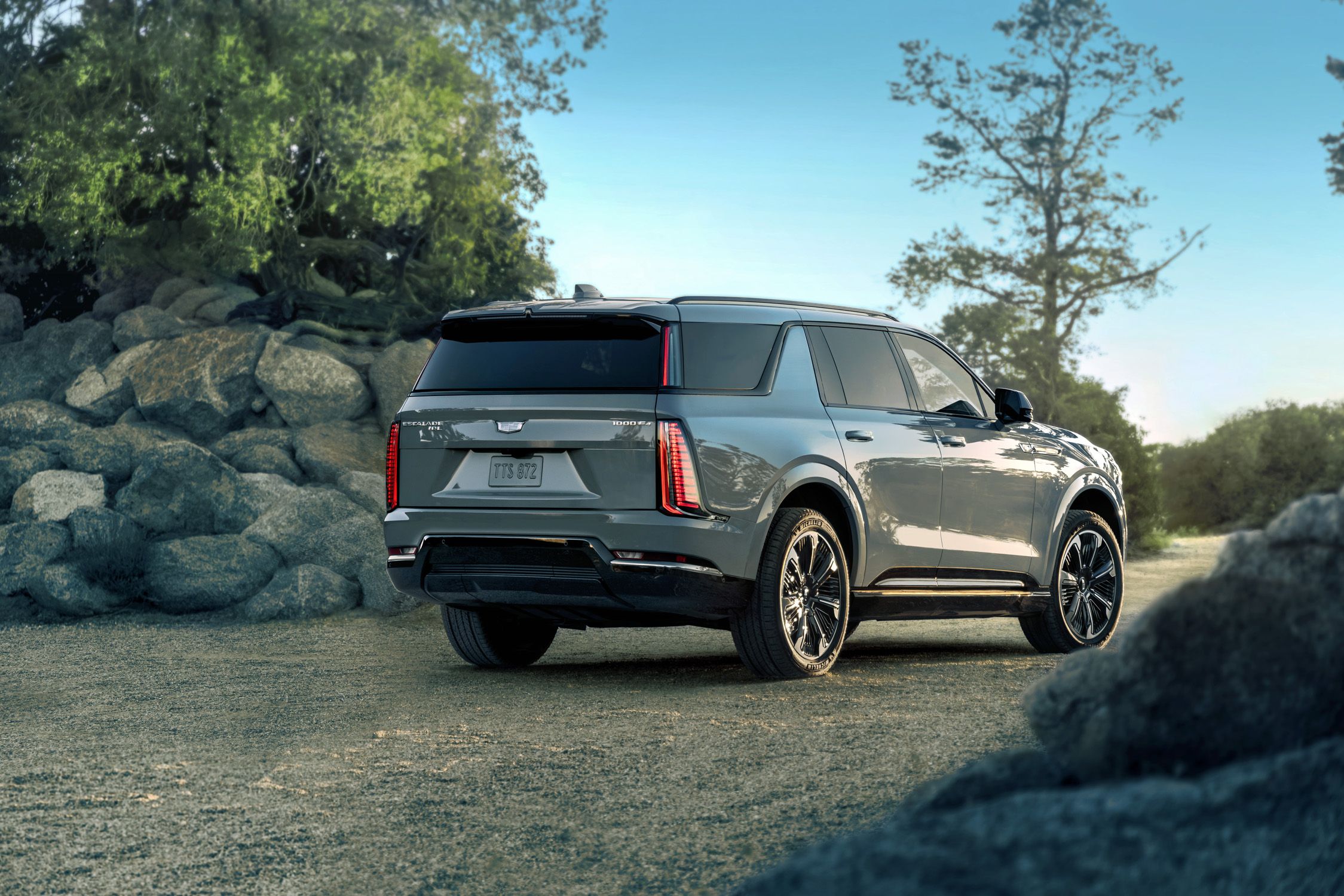 2026 Cadillac Escalade IQL Is a Stretched Version of the Standard IQ