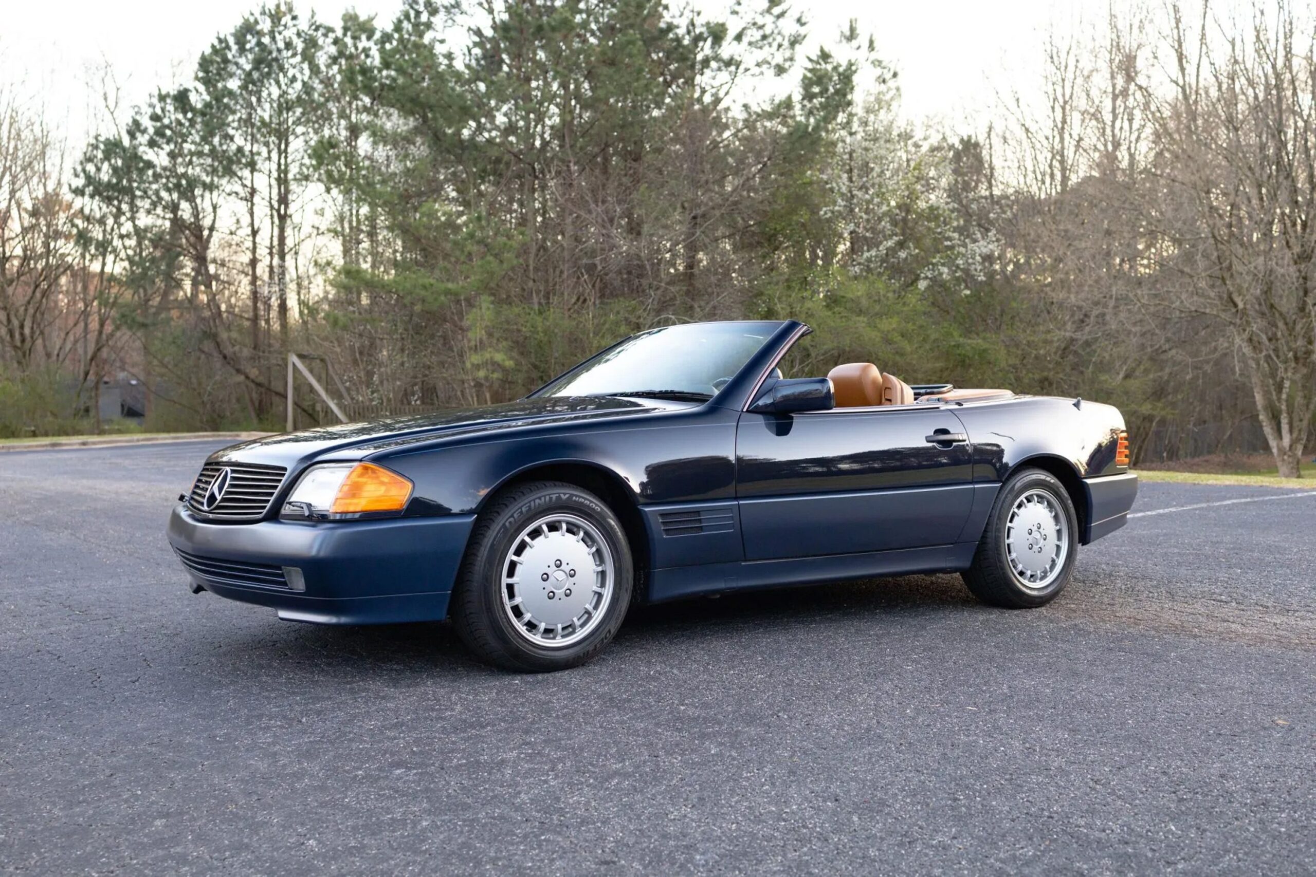 This 1992 Mercedes-Benz 500SL on Bring a Trailer Looks Primo