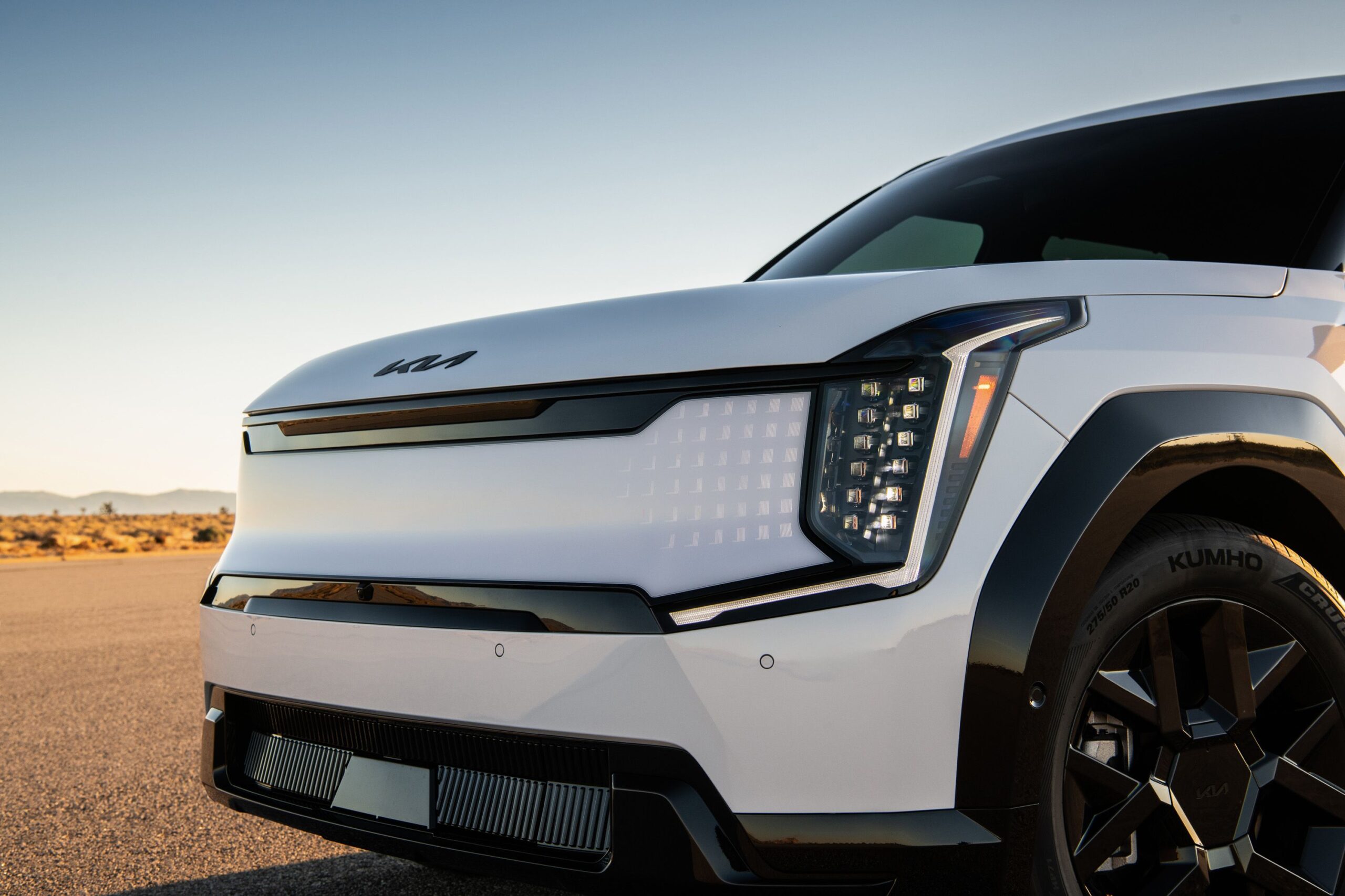 View Exterior Photos of the 2026 Kia EV9 Nightfall Edition