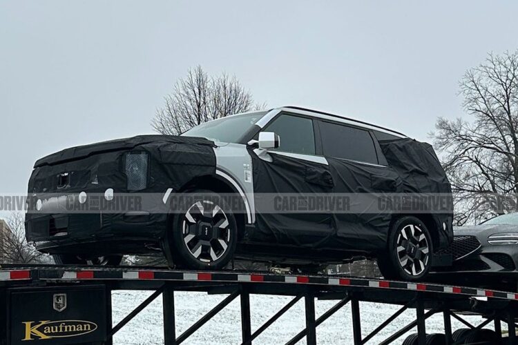 Camouflaged 2026 Kia Telluride Spied in Transit Near C/D HQ