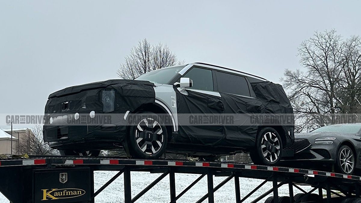 Camouflaged 2026 Kia Telluride Spied in Transit Near C/D HQ