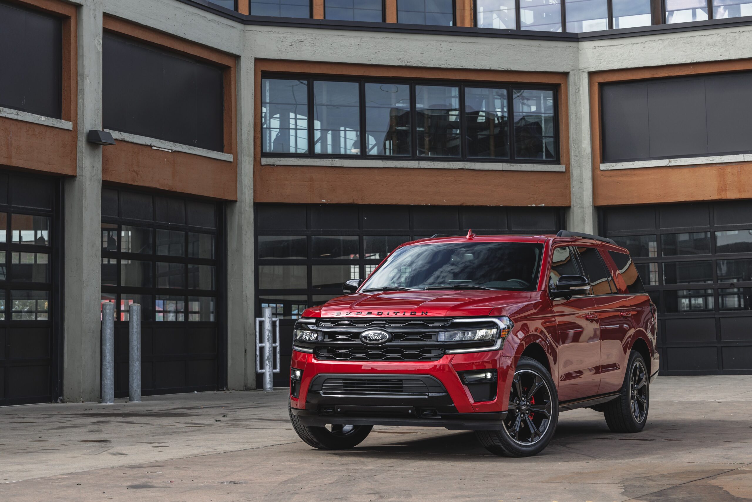 Ford Recalls 274K Expeditions and Lincoln Navigators over Brake Issue