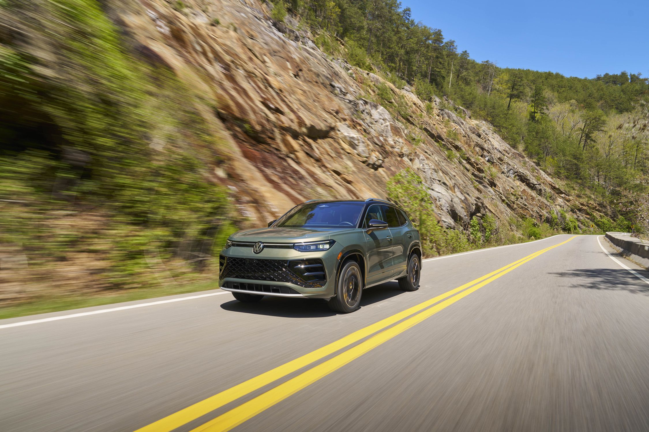 View Exterior Photos of the 2025 Volkswagen Tiguan