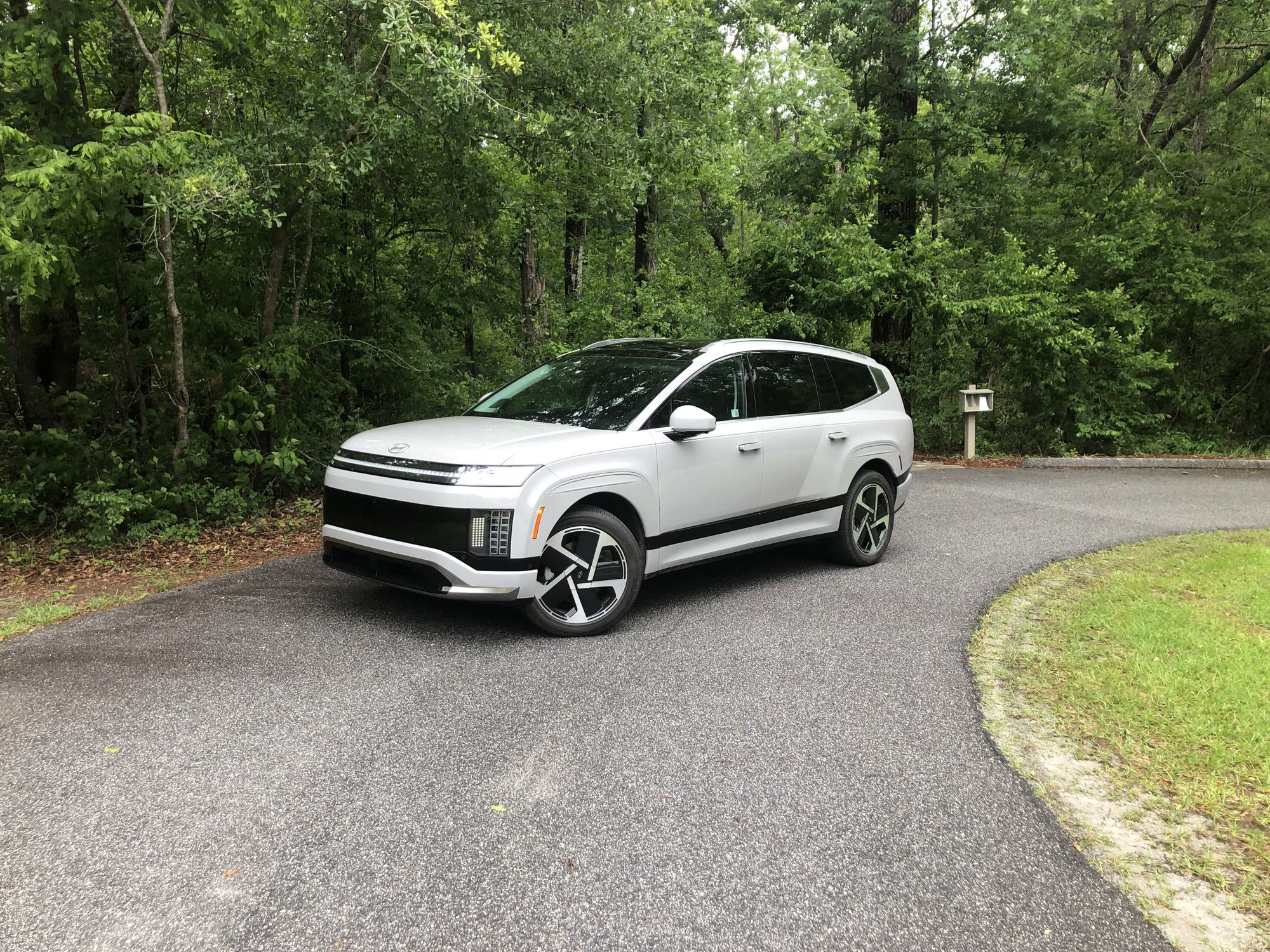 View Exterior Photos of the 2026 Hyundai Ioniq 9