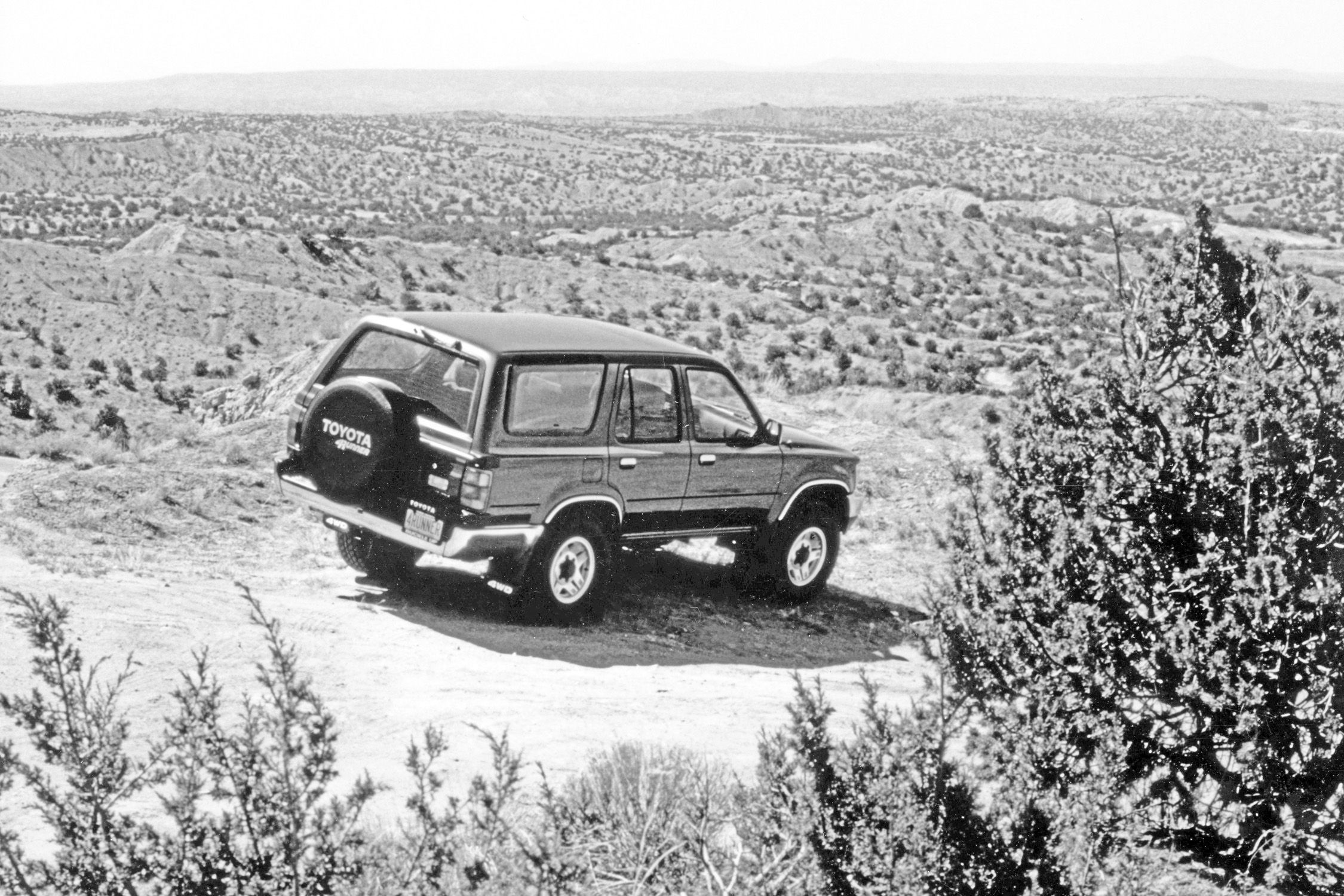 View Photos of the 1990 Toyota 4Runner