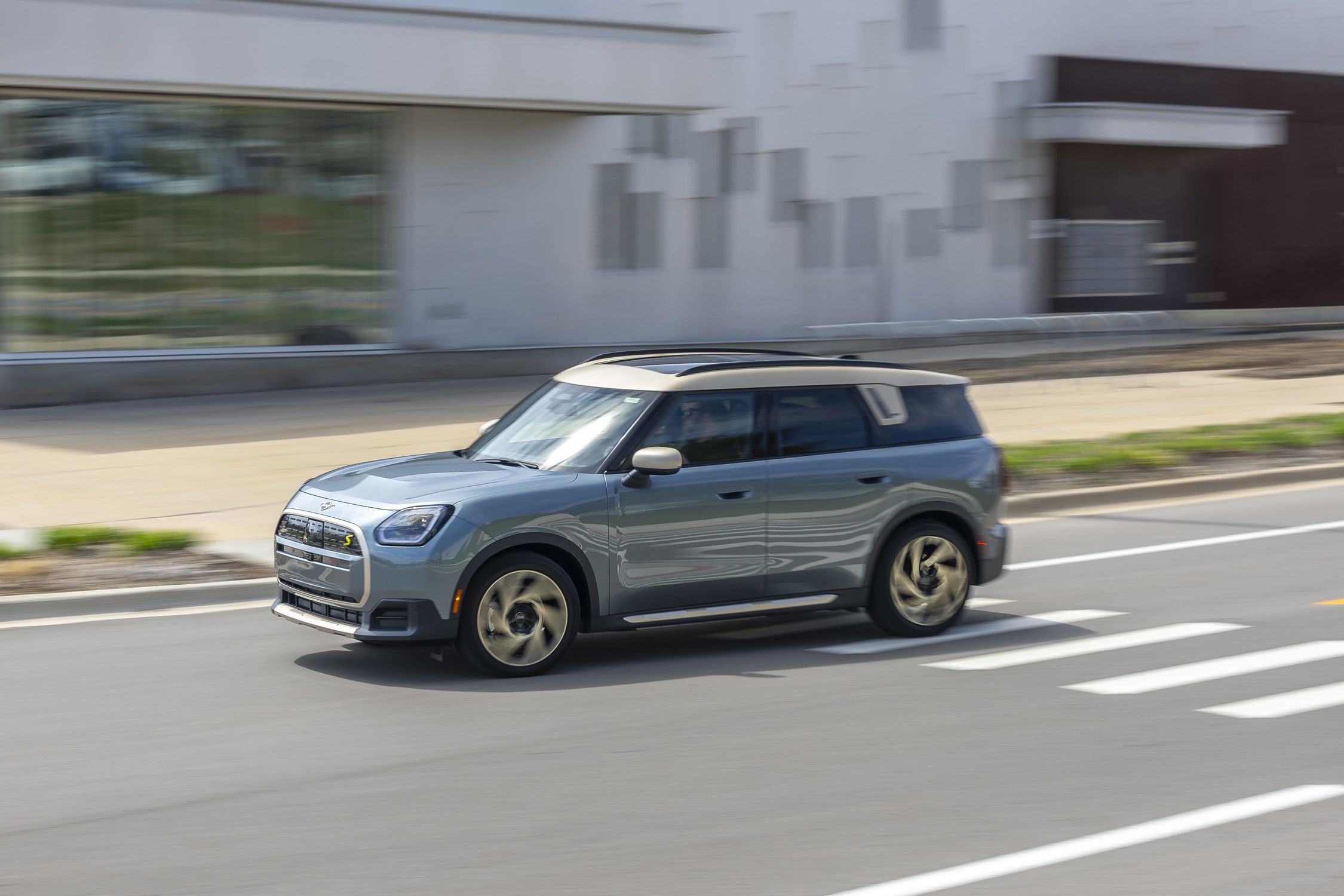 Tested: 2025 Mini Countryman EV Doesn’t Give a Reason to Go Electric