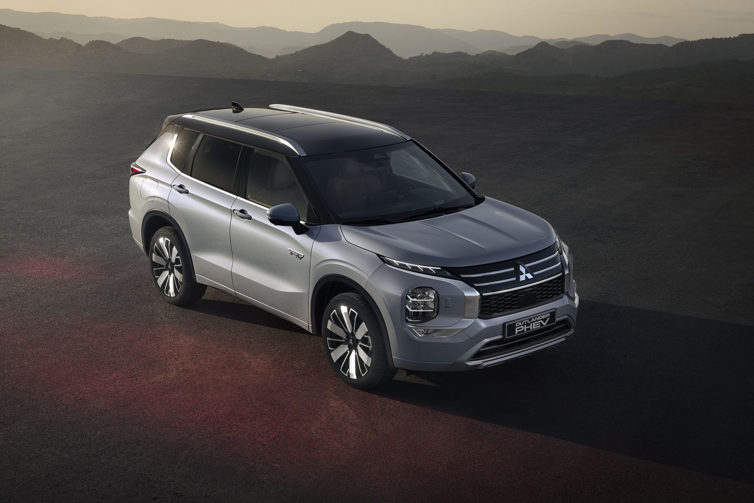 2026 Mitsubishi Outlander PHEV’s Price Stays Under $45,000