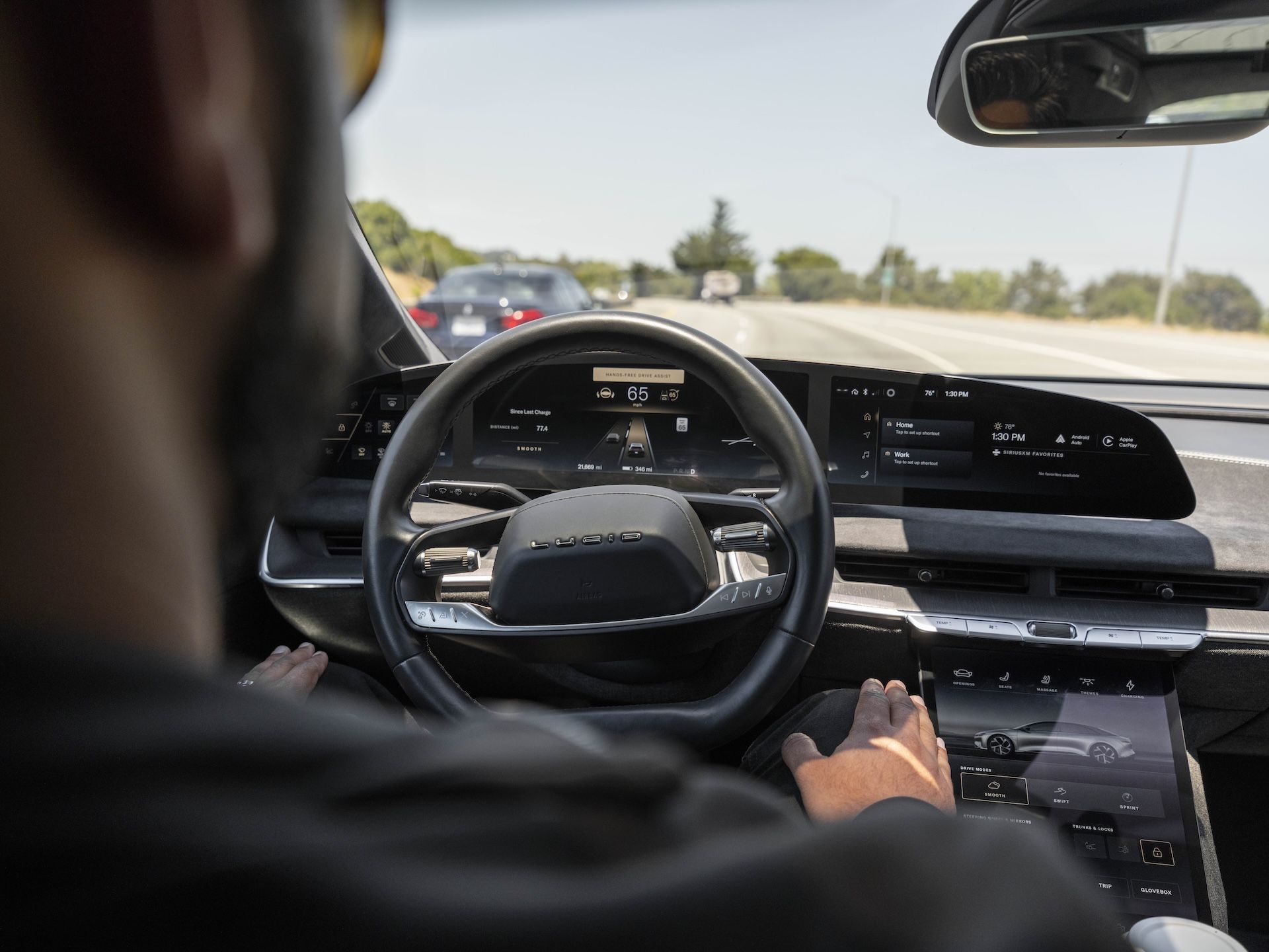 Lucid’s New Hands-Free Driving Mode Will Change Lanes for You