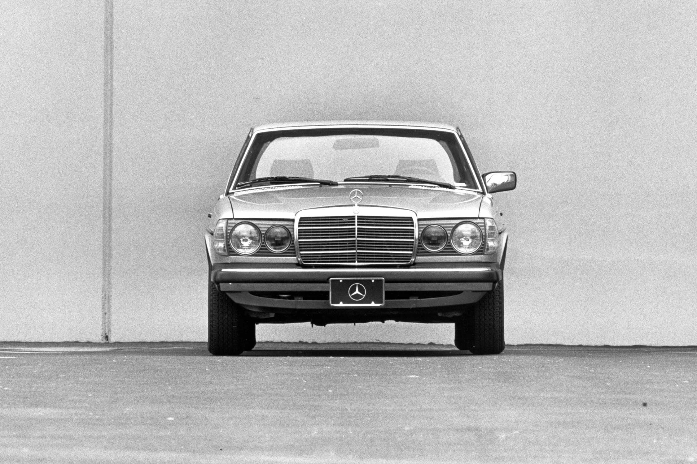 View Photos of the 1982 Mercedes-Benz 300CD
