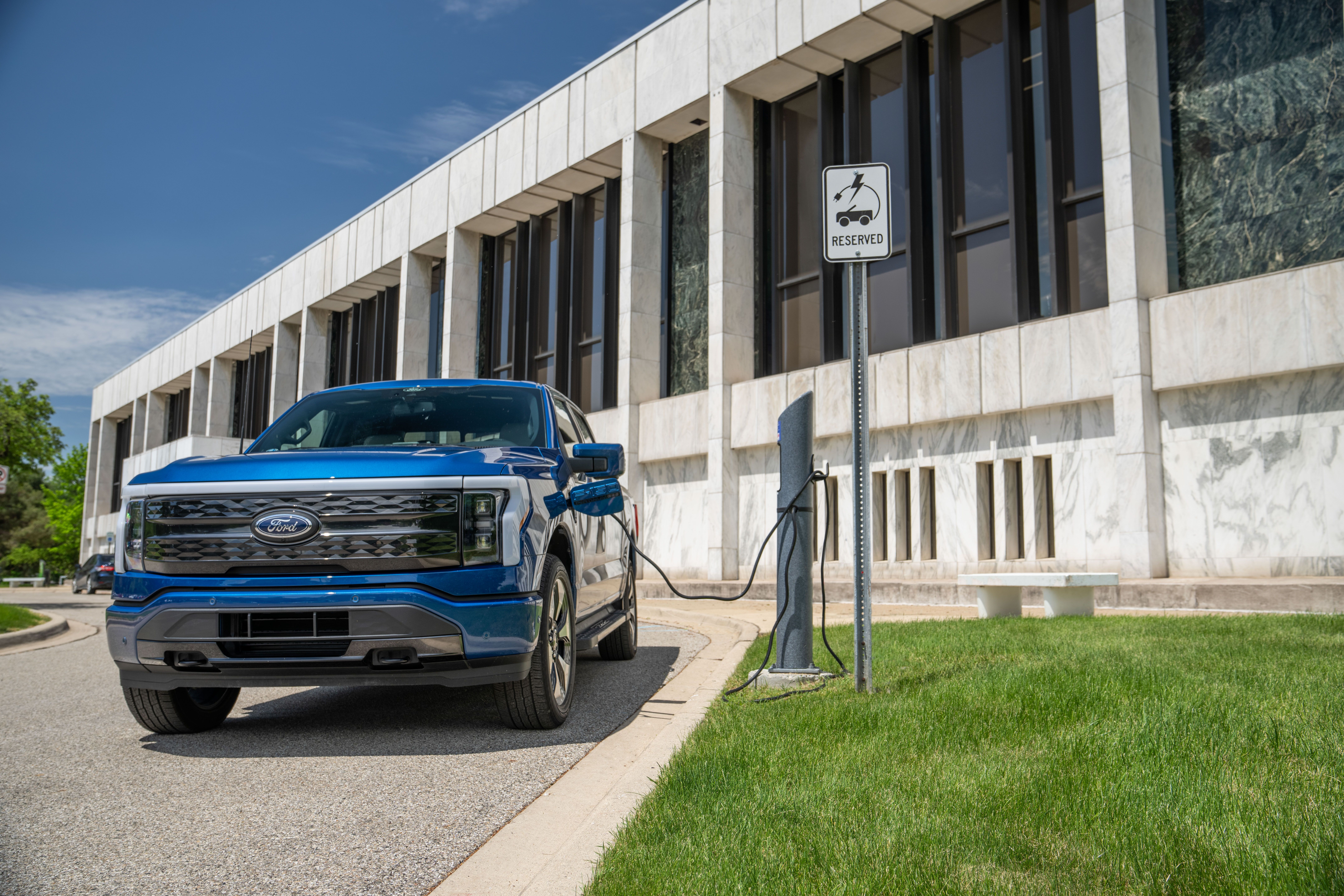 A Loophole Lets You Claim the Federal EV Tax Credit After September 30