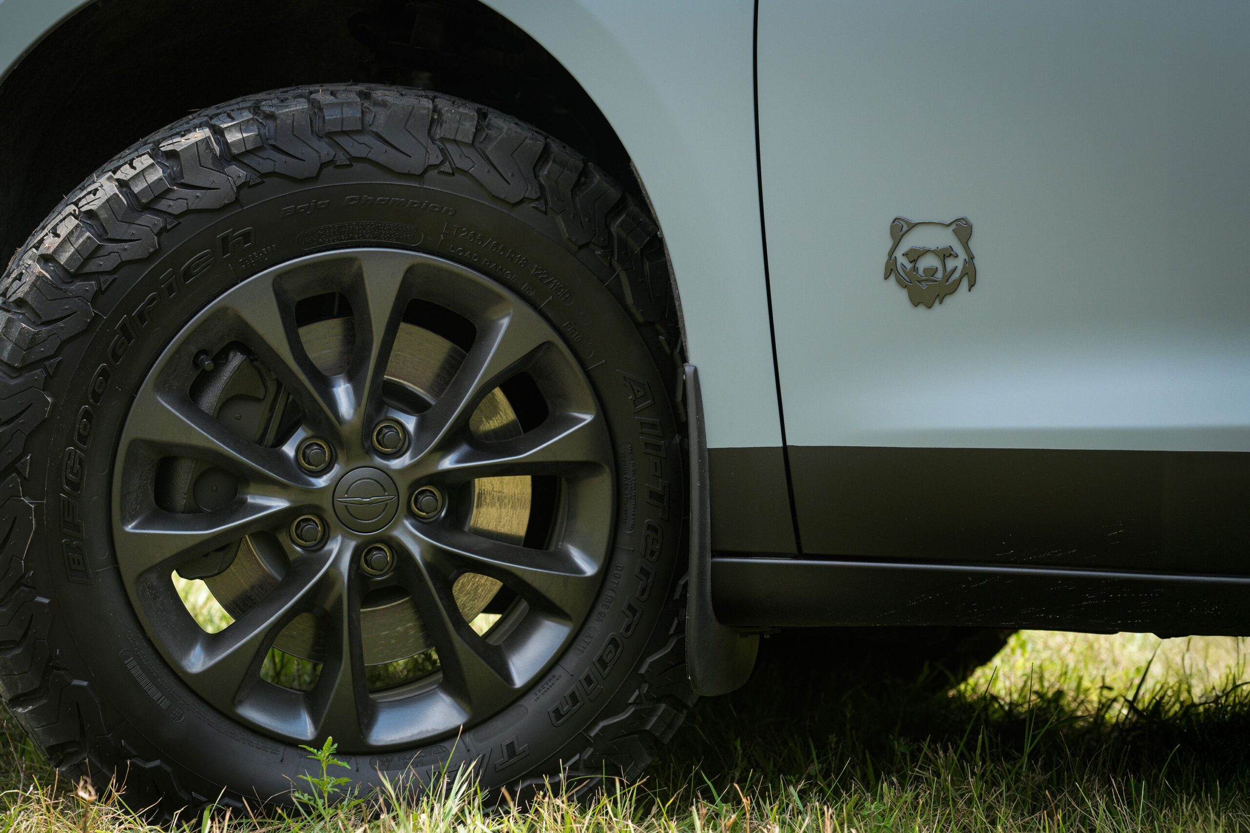 View Photos of the Chrysler Pacifica Grizzly Peak Concept