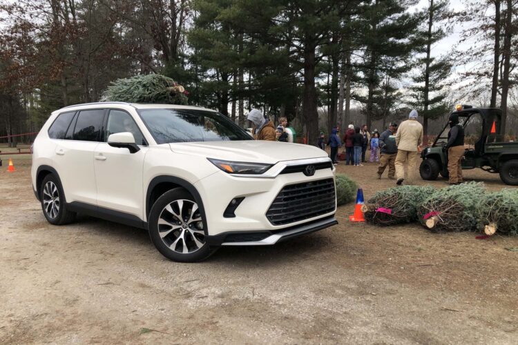 View Photos of the 2024 Toyota Grand Highlander Hybrid Max Limited