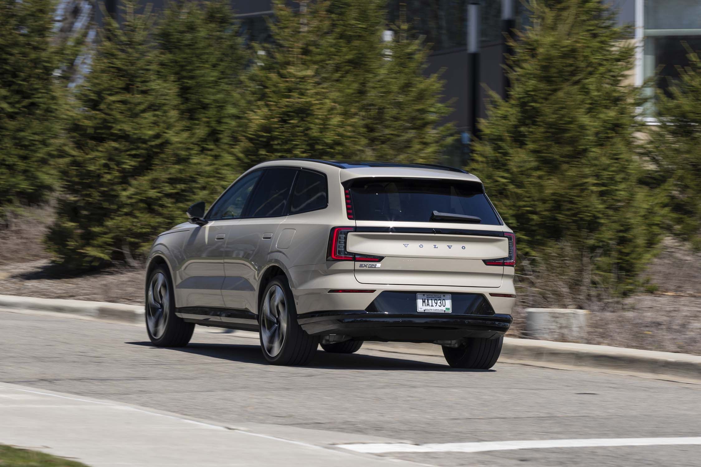 2025 Volvo EX90 Test: The Electric SUV You Didn’t Know You Needed
