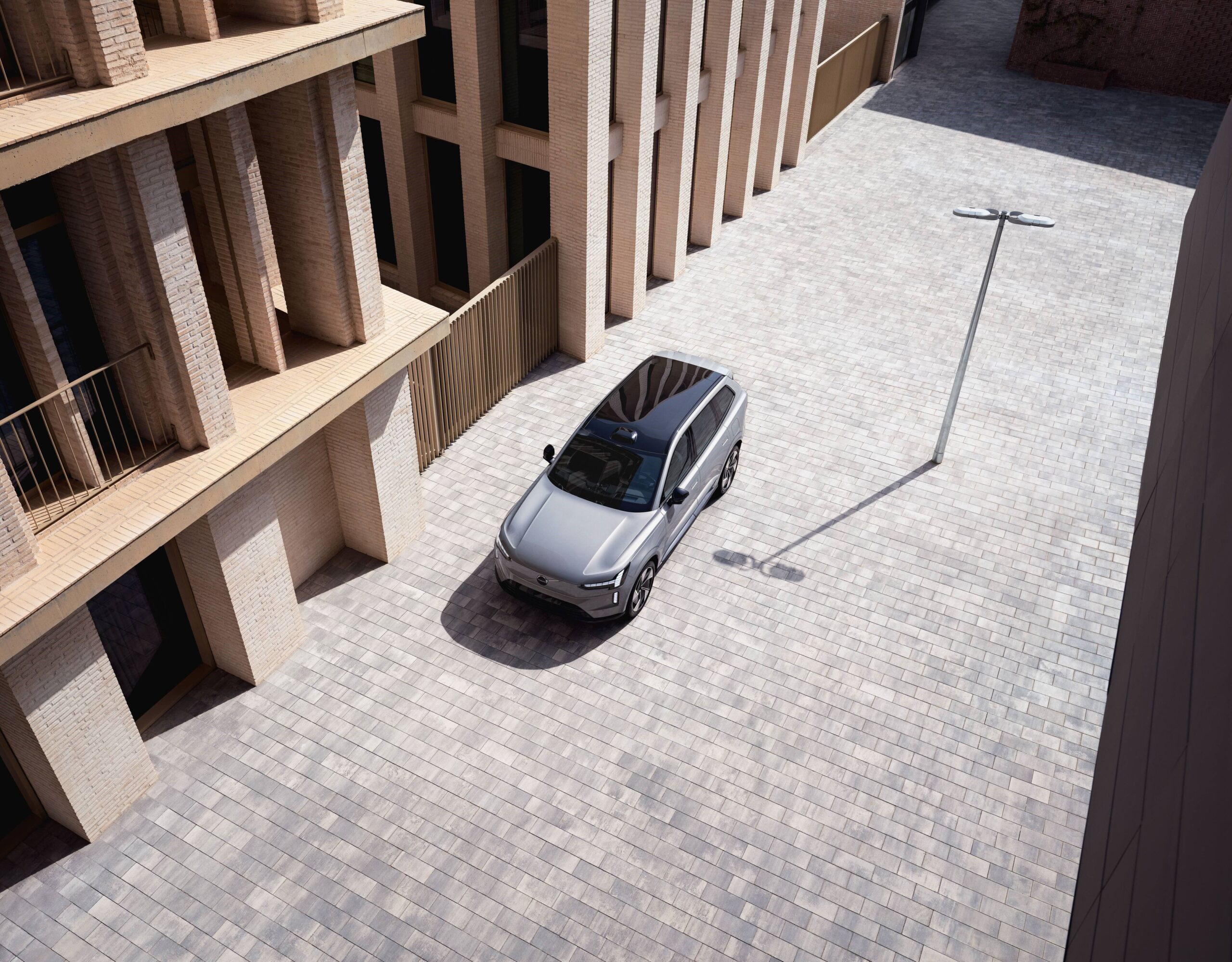 2026 Volvo EX90 Adopts an 800-Volt System for Faster EV Charging