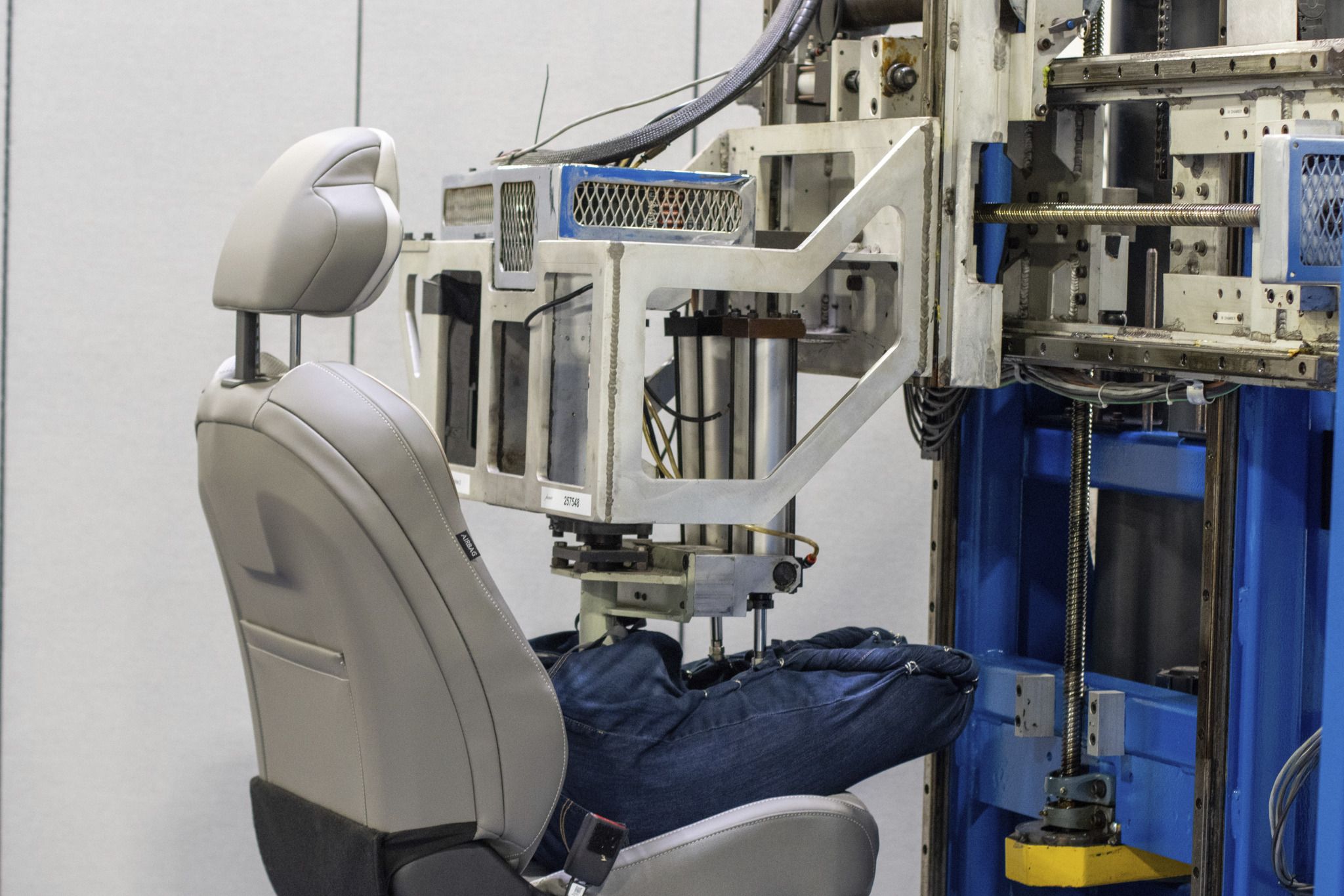 Infiniti’s New Robot Is a Comical Solution to Blue Jeans Stains