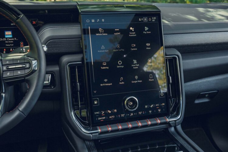 GM Will Phase Out Apple CarPlay and Android Auto on Its Gas-Fed Cars
