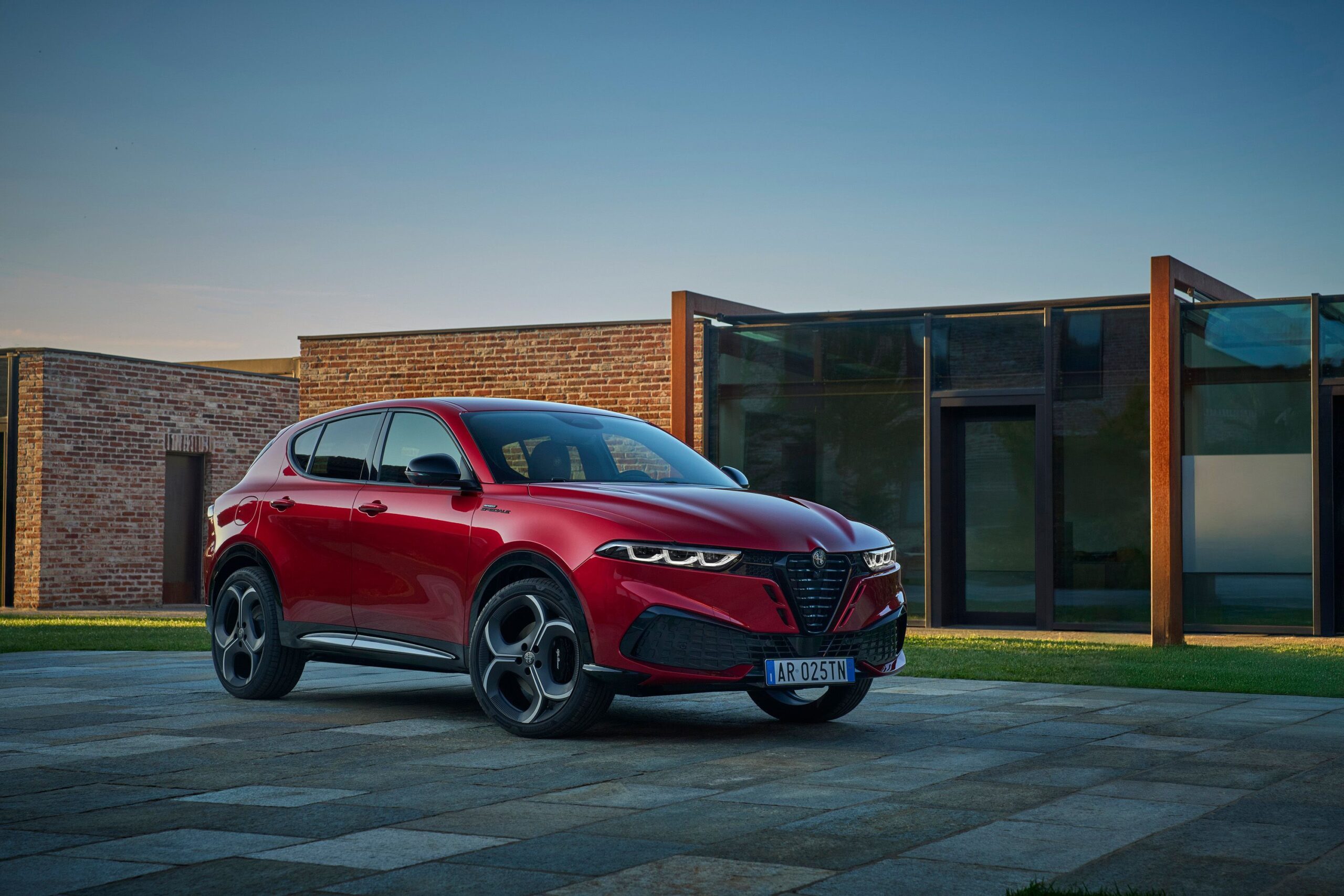 2026 Alfa Romeo Tonale Looks Sharper, Drops the Plug-In Hybrid