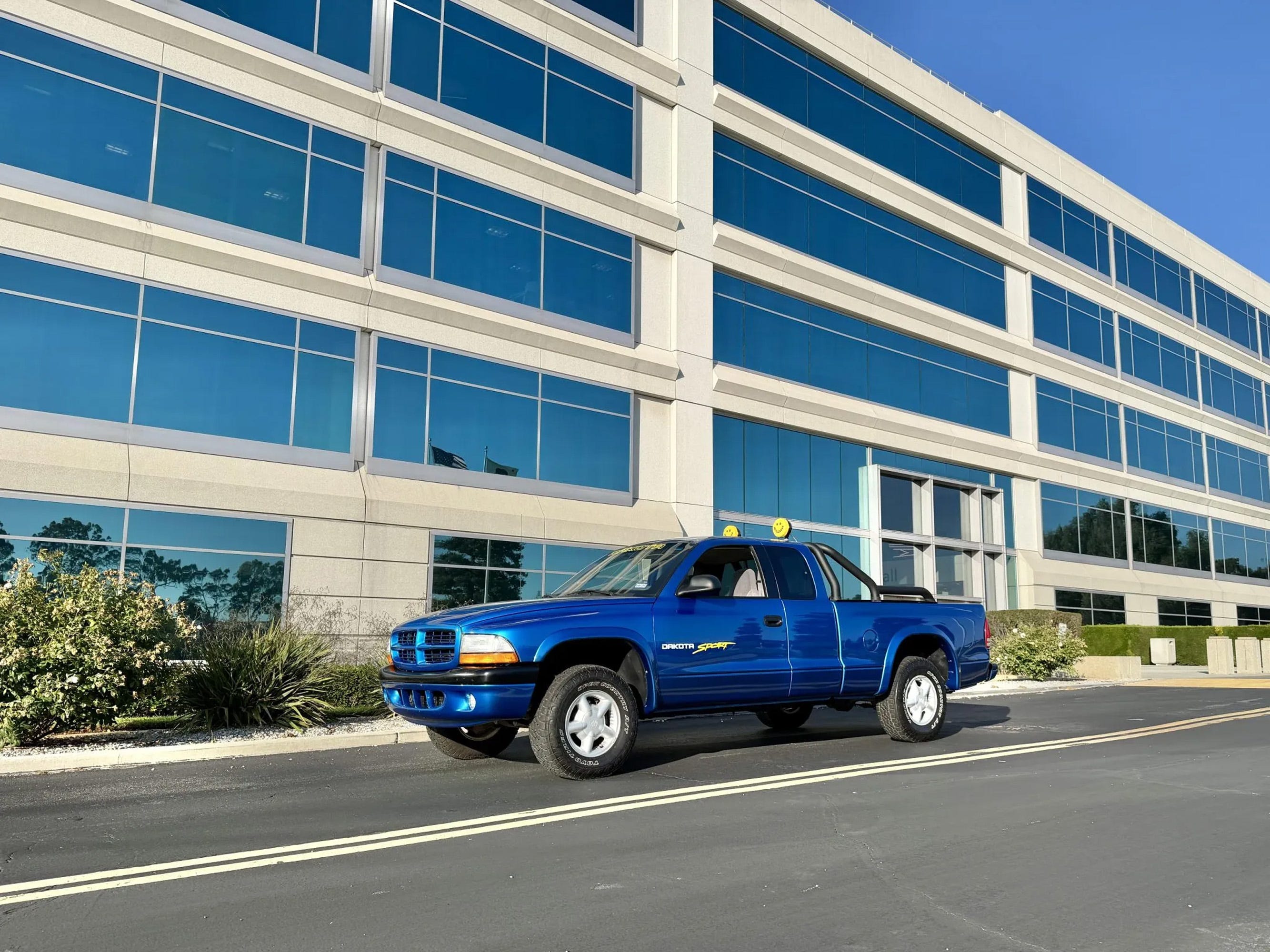 2000 Dodge Dakota Sport on Bring a Trailer Looks Sharp