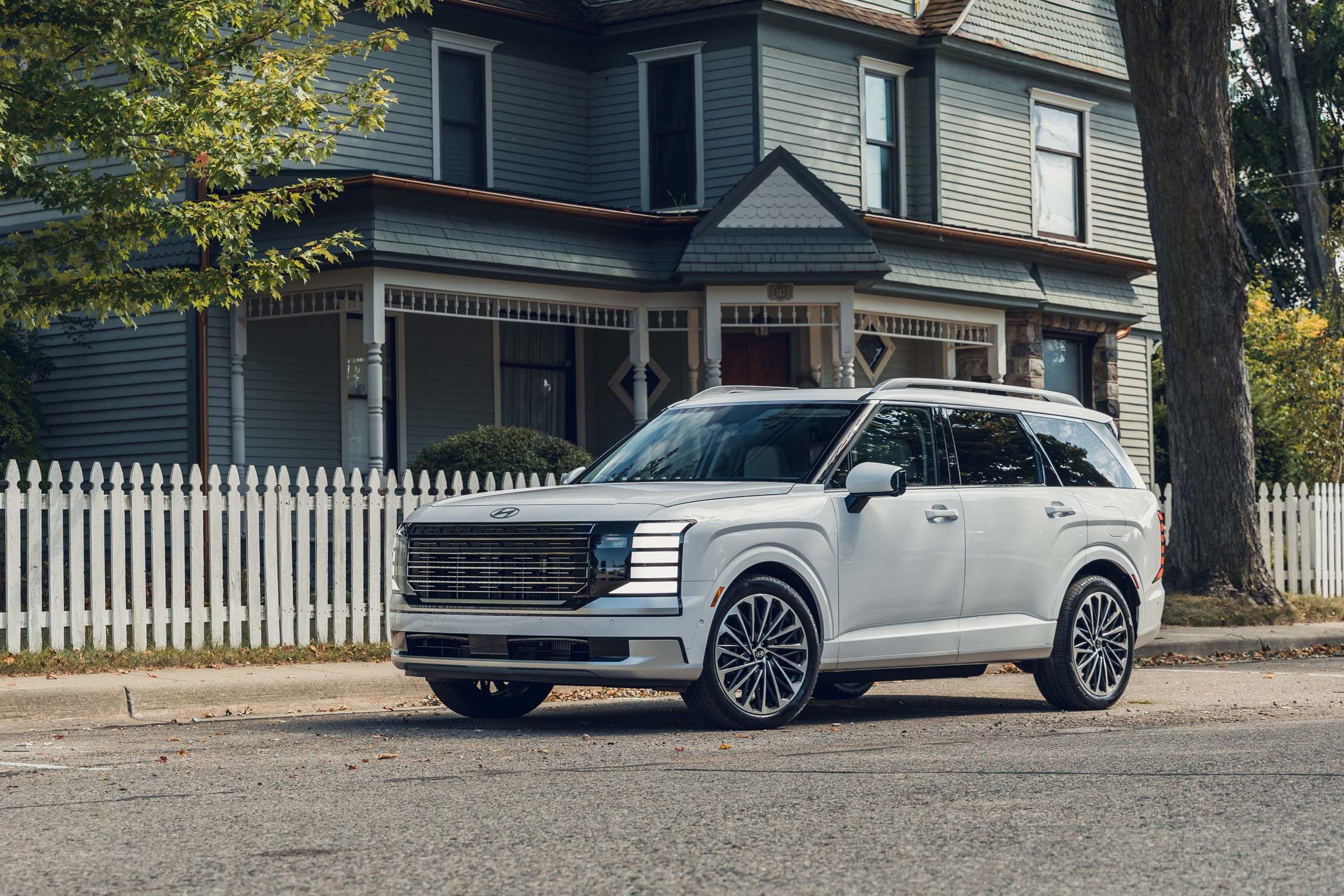 View Exterior Photos of the 2026 Hyundai Palisade Hybrid