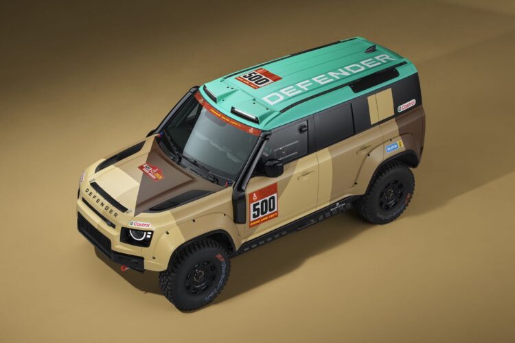 Land Rover Defender Dakar D7X-R Is Ready to Race Across the Desert