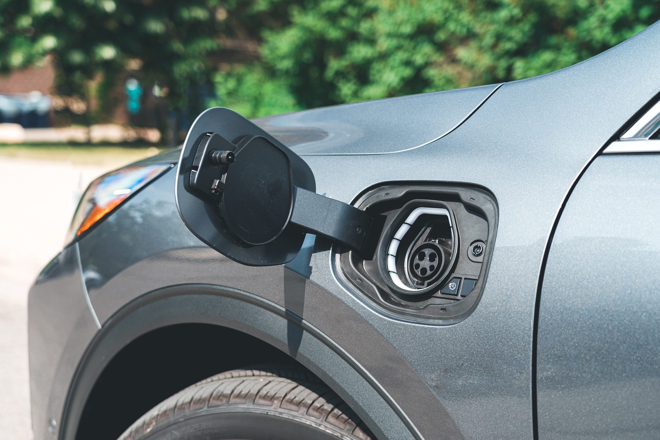 Ford Pulls the Plug on Big EVs, Plans New Gas Trucks and Vans