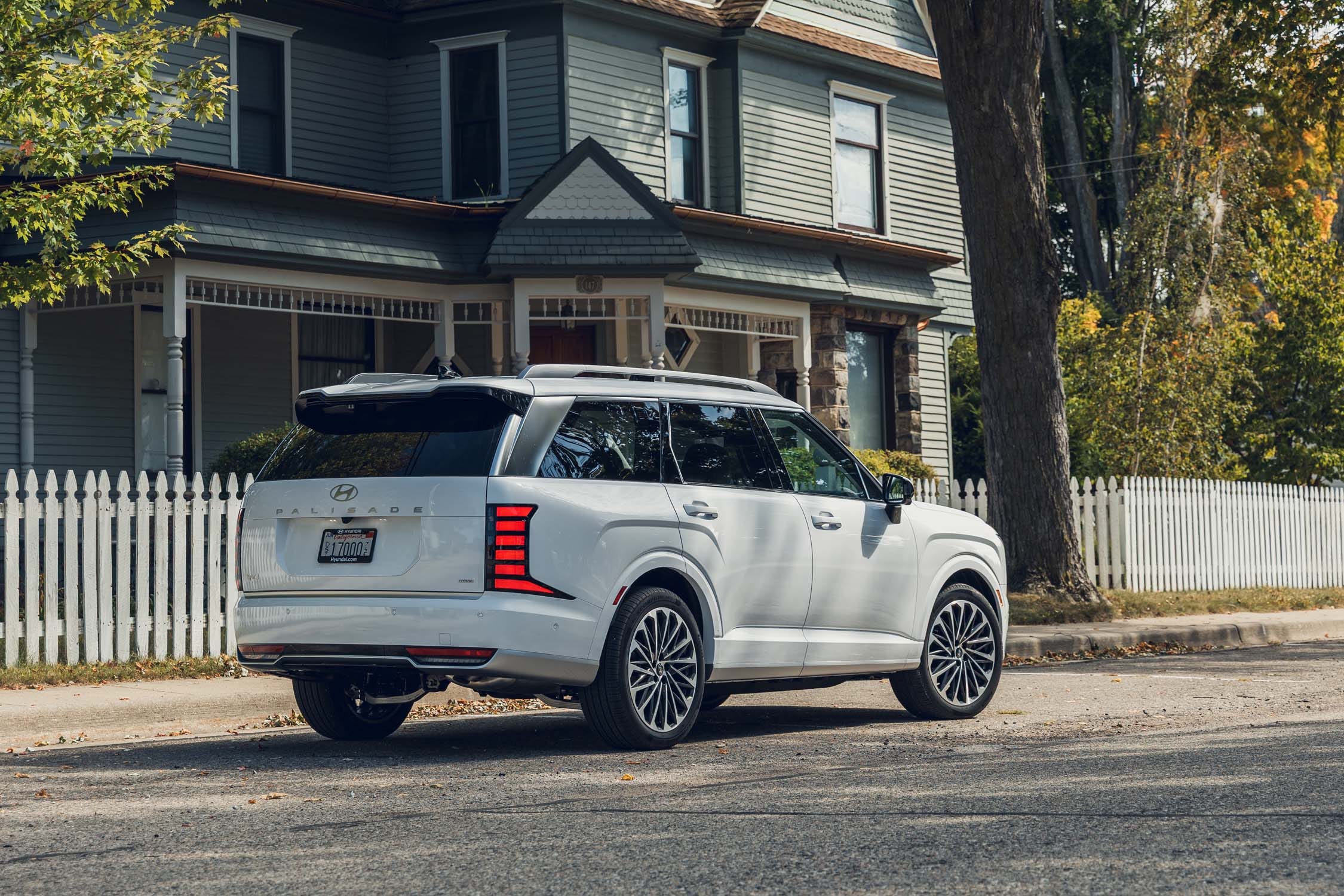 Hyundai Palisade Hybrid: Car and Driver 2026 10Best Trucks and SUVs
