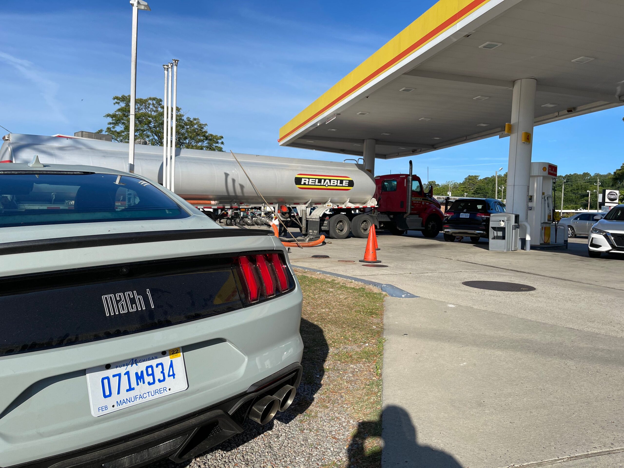 Average Gas Prices Fall Below $3 a Gallon for First Time Since 2021