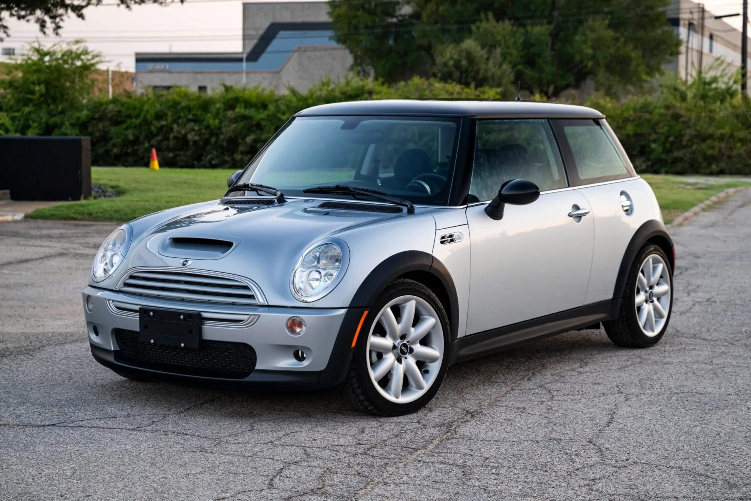 Why Buy New? 3600-Mile 2003 Mini Cooper S Is for Sale on BaT