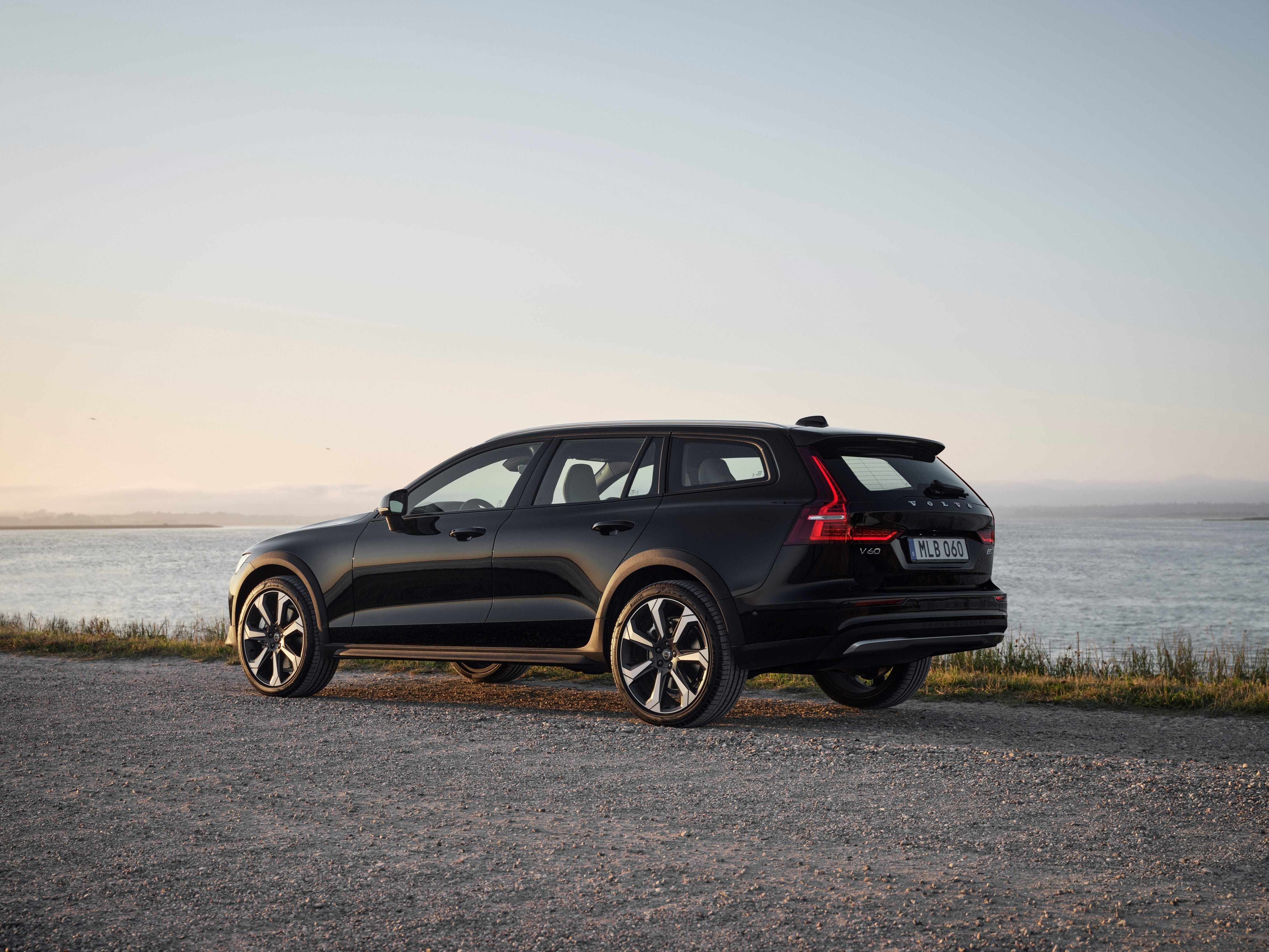 Volvo Station Wagons: the Complete Visual History
