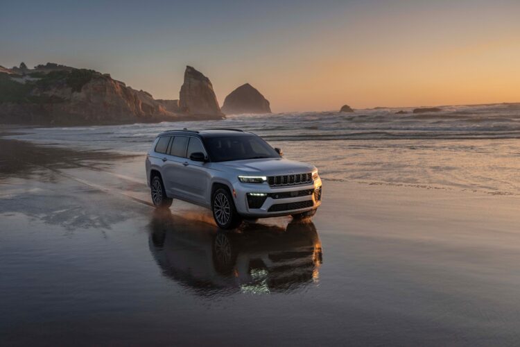 Jeep Hints at the Hemi V-8 Returning to the Grand Cherokee Lineup
