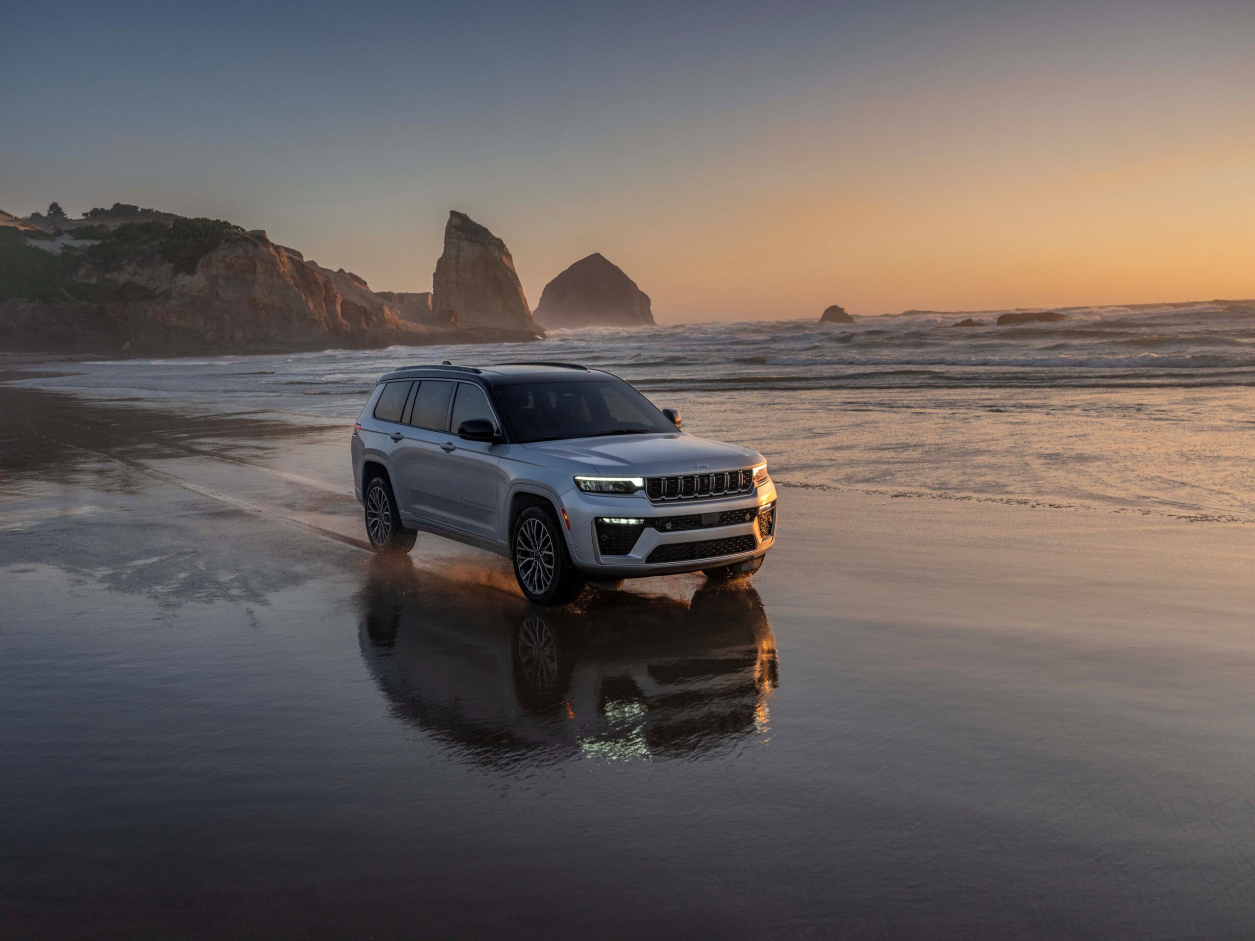 Jeep Hints at the Hemi V-8 Returning to the Grand Cherokee Lineup