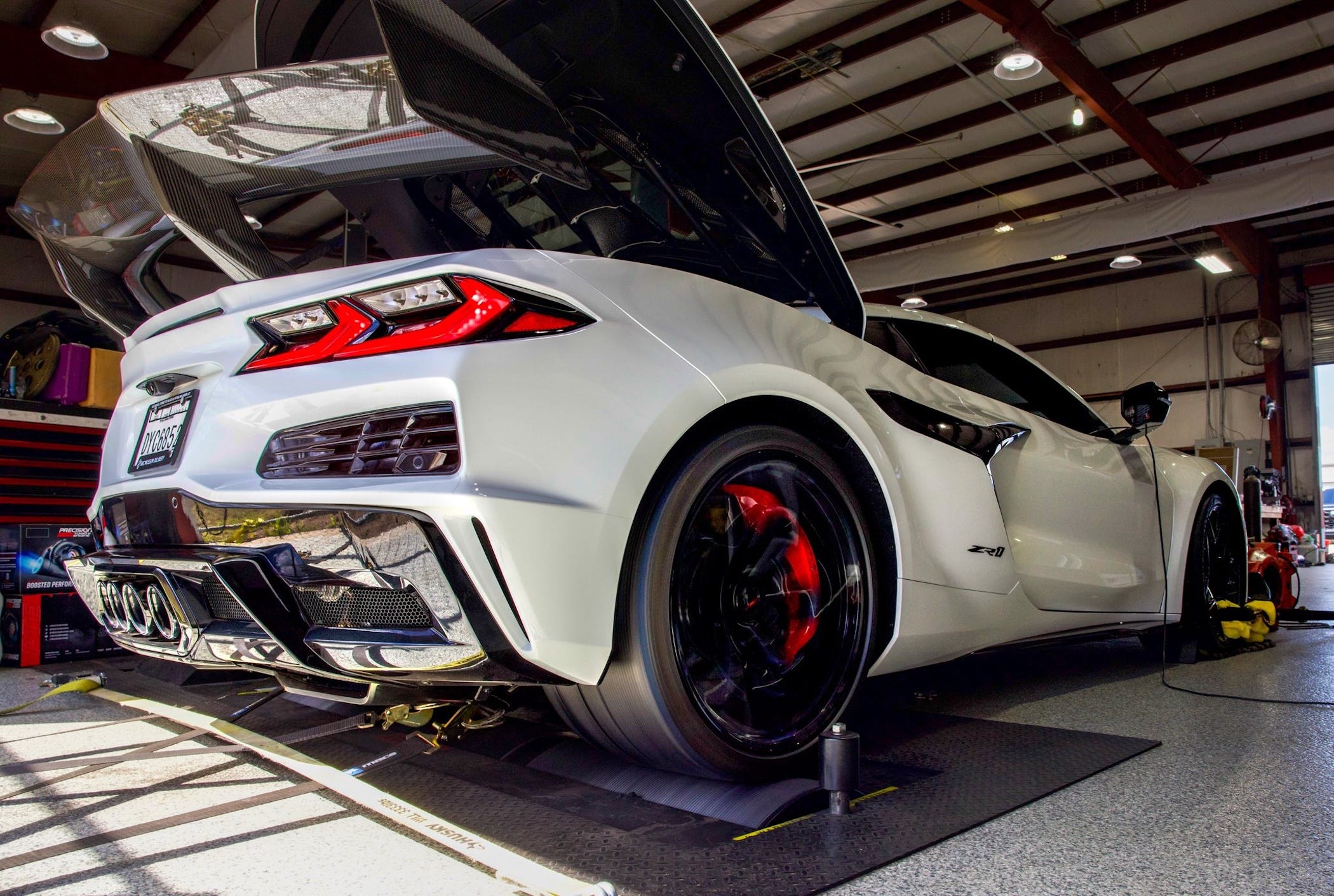 Tuners Finally Unlock the C8 Corvette ZR1’s ECM and Find Nearly 1200 HP