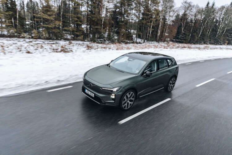 View Photos of the 2027 Volvo EX60