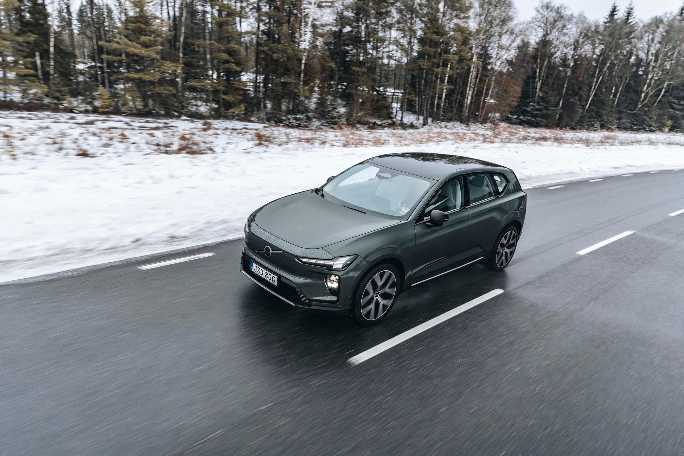 View Photos of the 2027 Volvo EX60