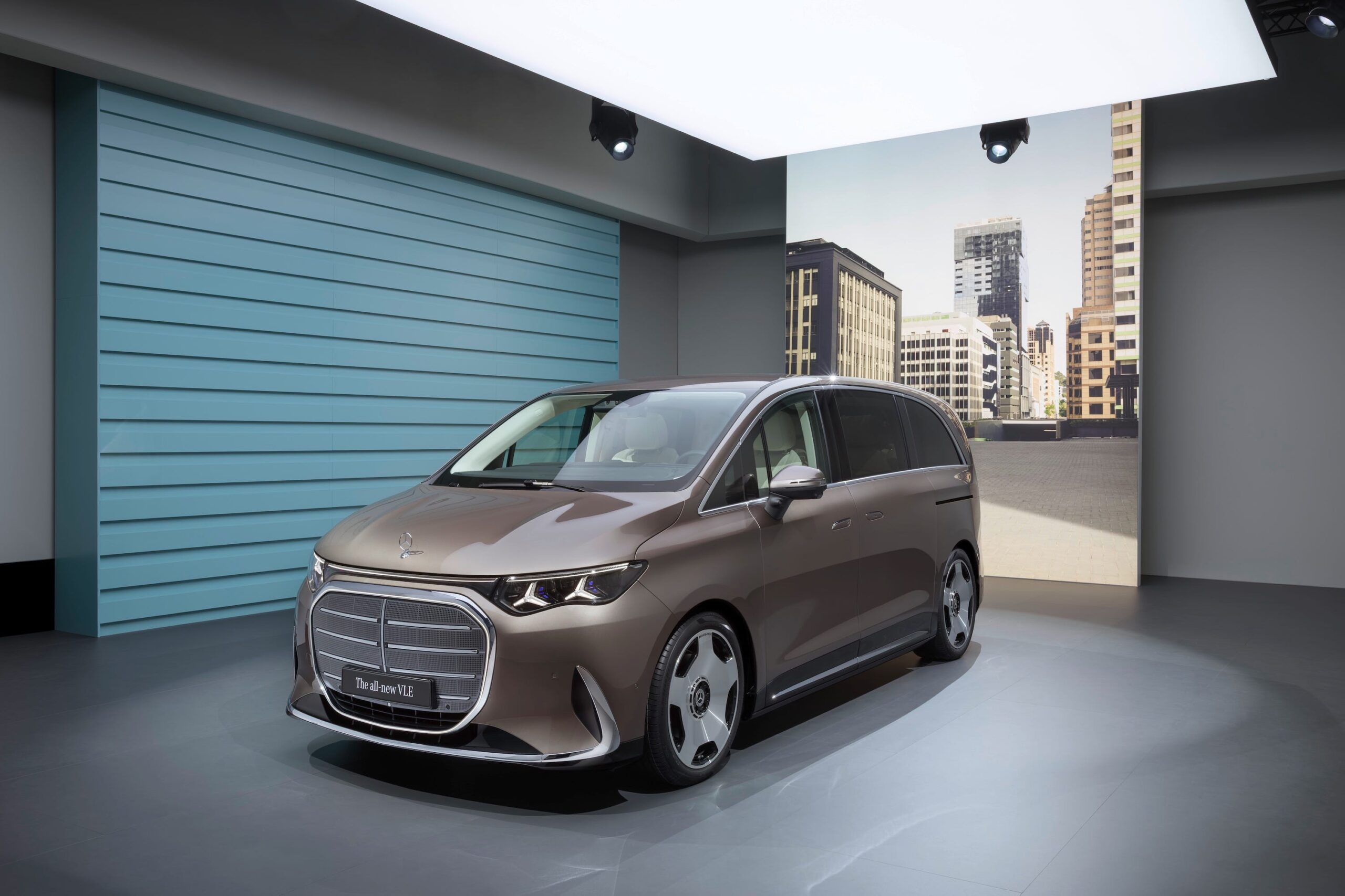 2028 Mercedes-Benz VLE-Class Debuts as the Mercedes of Minivans