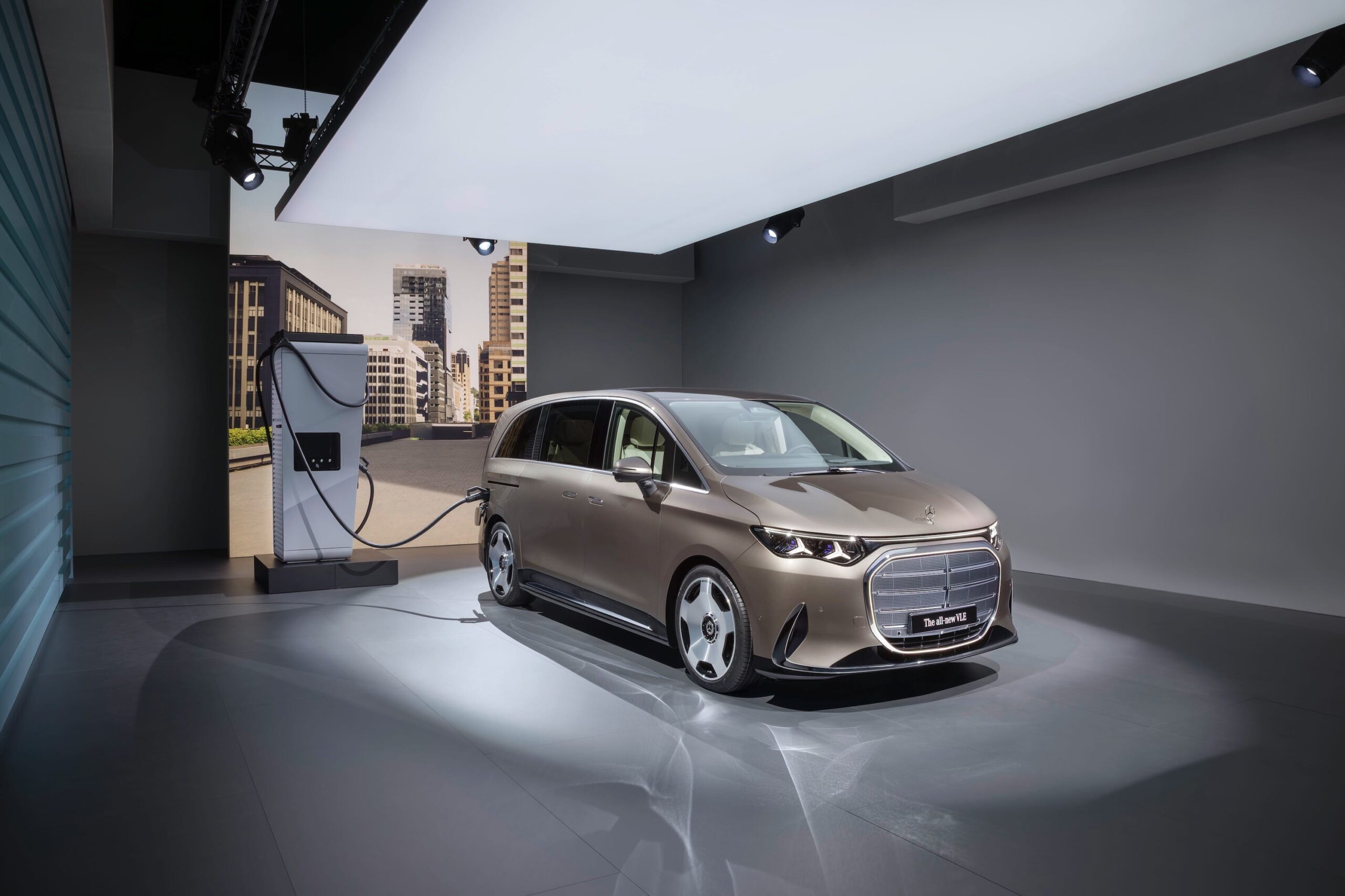 See the 2028 Mercedes-Benz VLE-Class’s Exterior from Every Angle