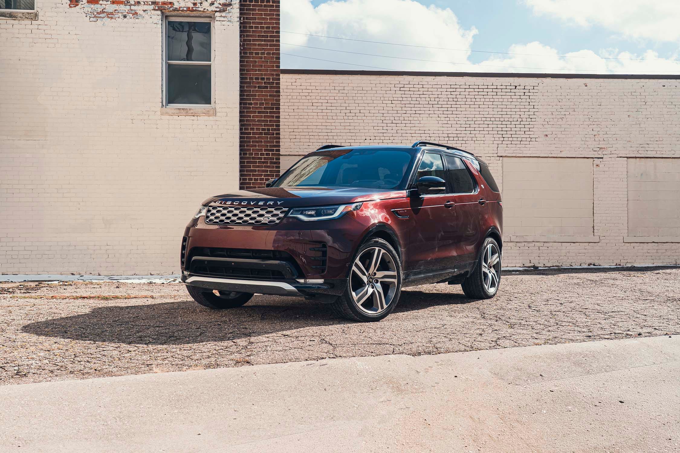 View Exterior Photos of the 2026 Land Rover Discovery