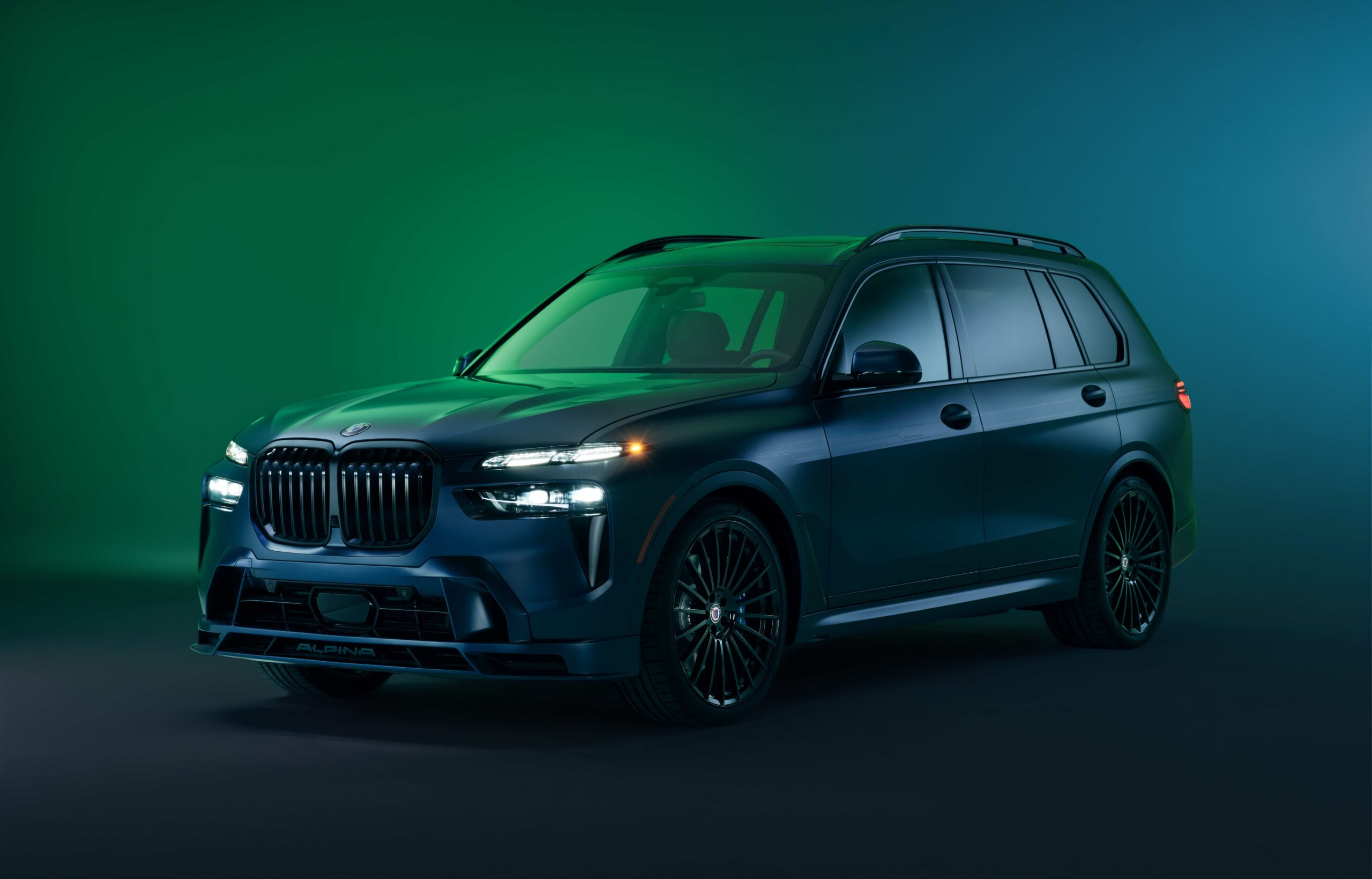 BMW Bids Auf Wiedersehen to the Alpina XB7 with a Manufaktur Special Edition